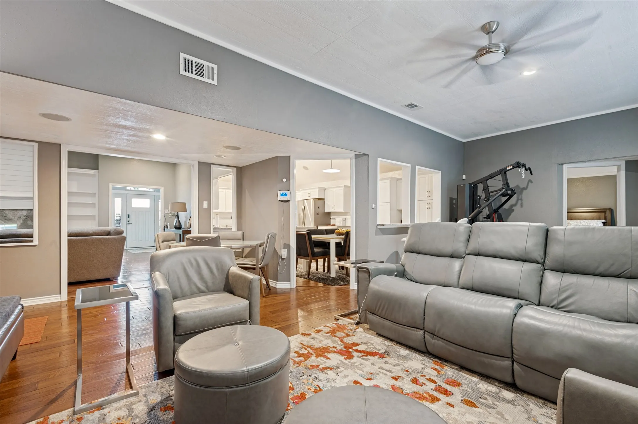 Single Family Residence For Sale in Tarrant County , 2708 Monarch Drive, Arlington, Texas 76006, 3 Bedroom, 3 Bathroom, 4 Garage spaces, 3,005 Sqft, built in 1986, mls#21328219, Real Estate Agent in Arlington, Homes For Sale in Tarrant county, Homes For Sale in Arlington, Realtor in Arlington Texas, Real Estate Brokerage Independent Realty Texas, Luminita Cordes Realtor