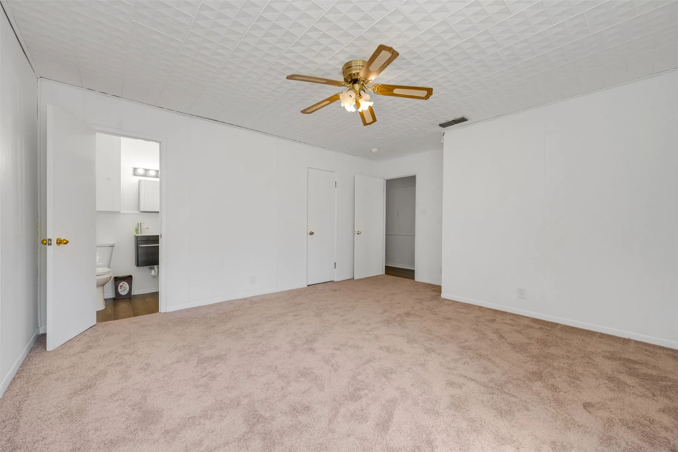 Single Family Residence For Sale in Smith County , 3424 Martha Street, Tyler, Texas 75702, 3 Bedroom, 2 Bathroom, Garage spaces, 2,311 Sqft, built in 1957, mls#21325516, Real Estate Agent in Tyler, Homes For Sale in Smith county, Homes For Sale in Tyler, Realtor in Tyler Texas, Real Estate Brokerage Independent Realty Texas, Luminita Cordes Realtor