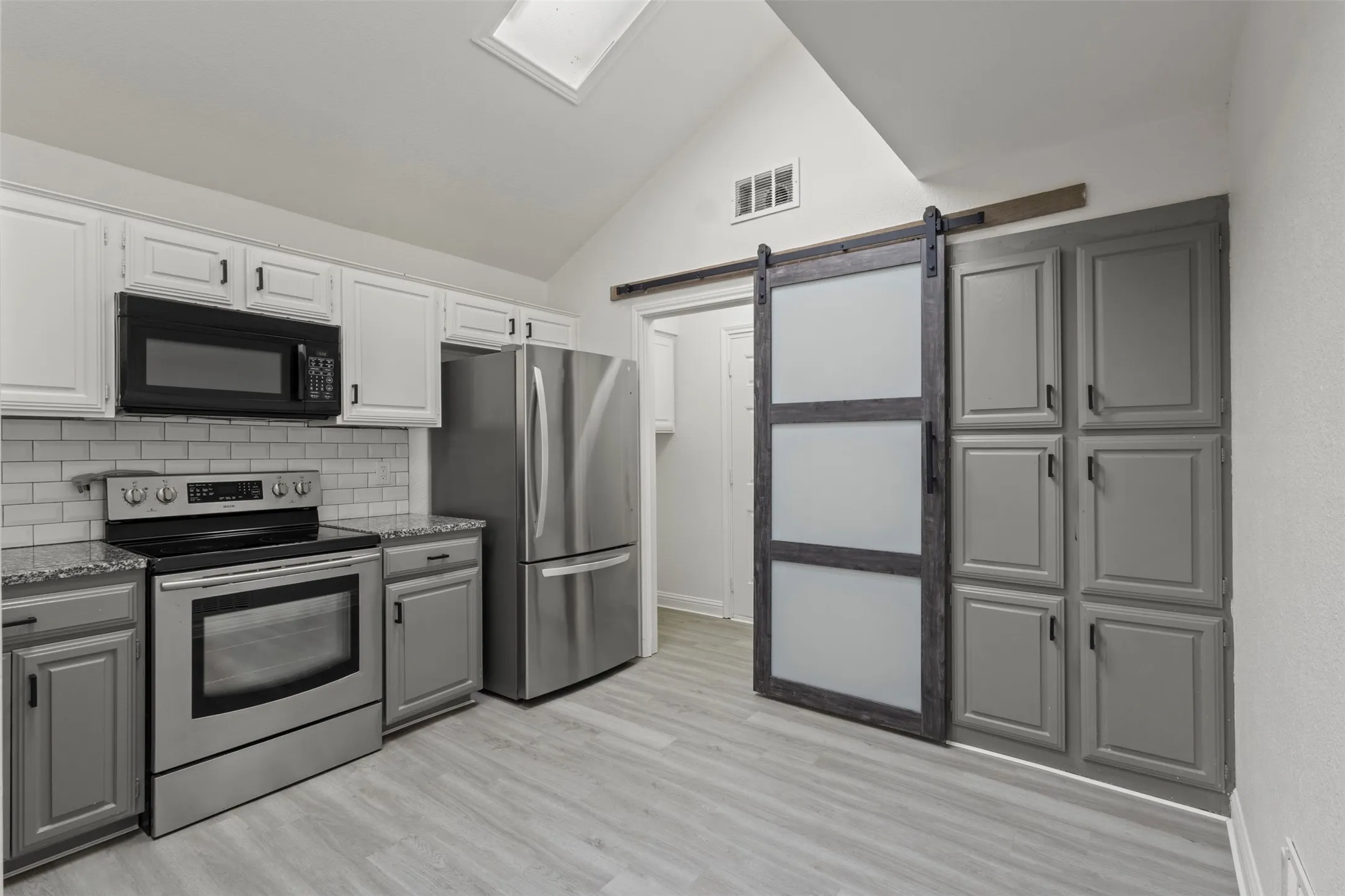 Single Family Residence For Sale in Denton County , 3701 Clover Hill Lane, Carrollton, Texas 75007, 2 Bedroom, 2 Bathroom, 2 Garage spaces, 1,271 Sqft, built in 1982, mls#21323207, Real Estate Agent in Carrollton, Homes For Sale in Denton county, Homes For Sale in Carrollton, Realtor in Carrollton Texas, Real Estate Brokerage Independent Realty Texas, Luminita Cordes Realtor
