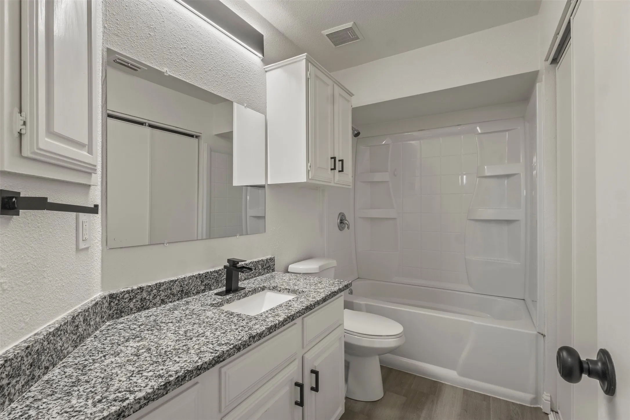 Single Family Residence For Sale in Denton County , 3701 Clover Hill Lane, Carrollton, Texas 75007, 2 Bedroom, 2 Bathroom, 2 Garage spaces, 1,271 Sqft, built in 1982, mls#21323207, Real Estate Agent in Carrollton, Homes For Sale in Denton county, Homes For Sale in Carrollton, Realtor in Carrollton Texas, Real Estate Brokerage Independent Realty Texas, Luminita Cordes Realtor