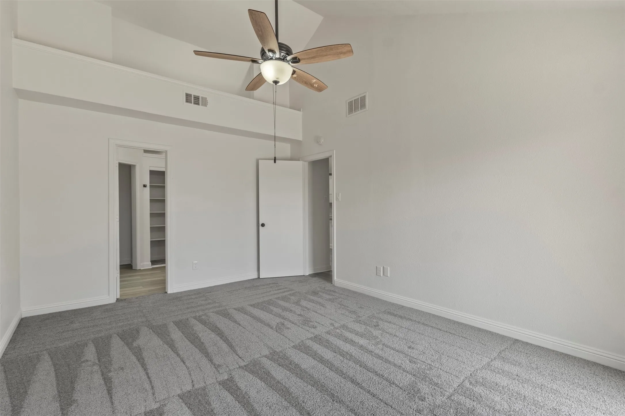 Single Family Residence For Sale in Denton County , 3701 Clover Hill Lane, Carrollton, Texas 75007, 2 Bedroom, 2 Bathroom, 2 Garage spaces, 1,271 Sqft, built in 1982, mls#21323207, Real Estate Agent in Carrollton, Homes For Sale in Denton county, Homes For Sale in Carrollton, Realtor in Carrollton Texas, Real Estate Brokerage Independent Realty Texas, Luminita Cordes Realtor