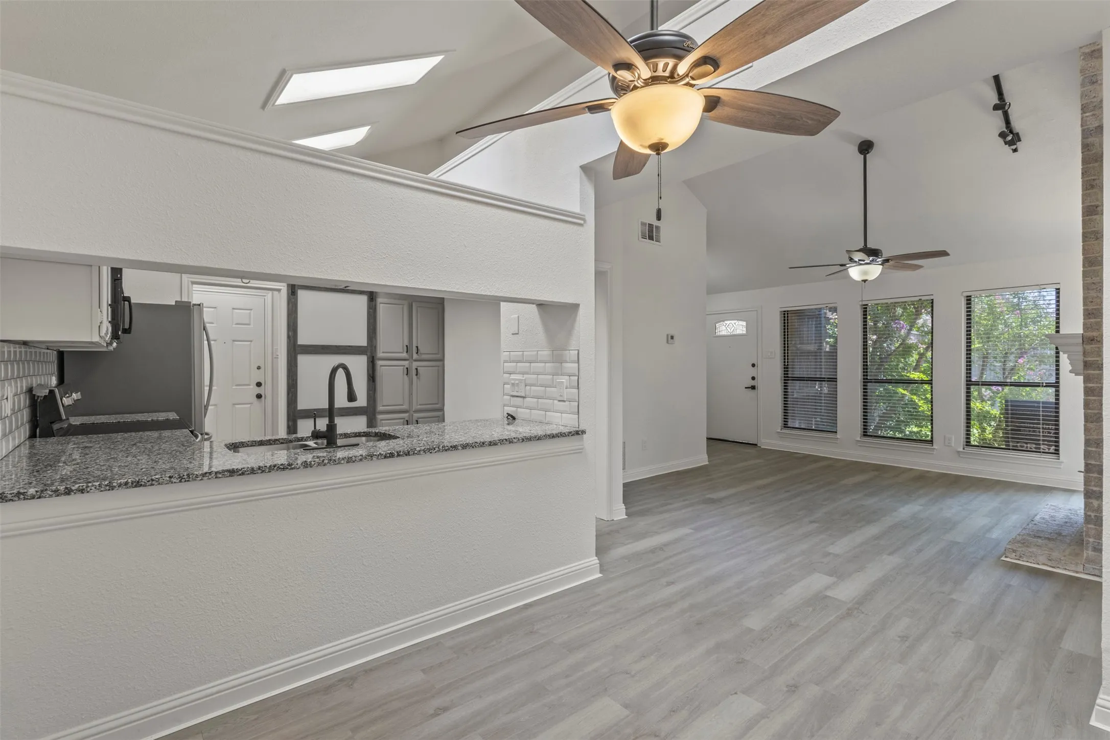 Single Family Residence For Sale in Denton County , 3701 Clover Hill Lane, Carrollton, Texas 75007, 2 Bedroom, 2 Bathroom, 2 Garage spaces, 1,271 Sqft, built in 1982, mls#21323207, Real Estate Agent in Carrollton, Homes For Sale in Denton county, Homes For Sale in Carrollton, Realtor in Carrollton Texas, Real Estate Brokerage Independent Realty Texas, Luminita Cordes Realtor