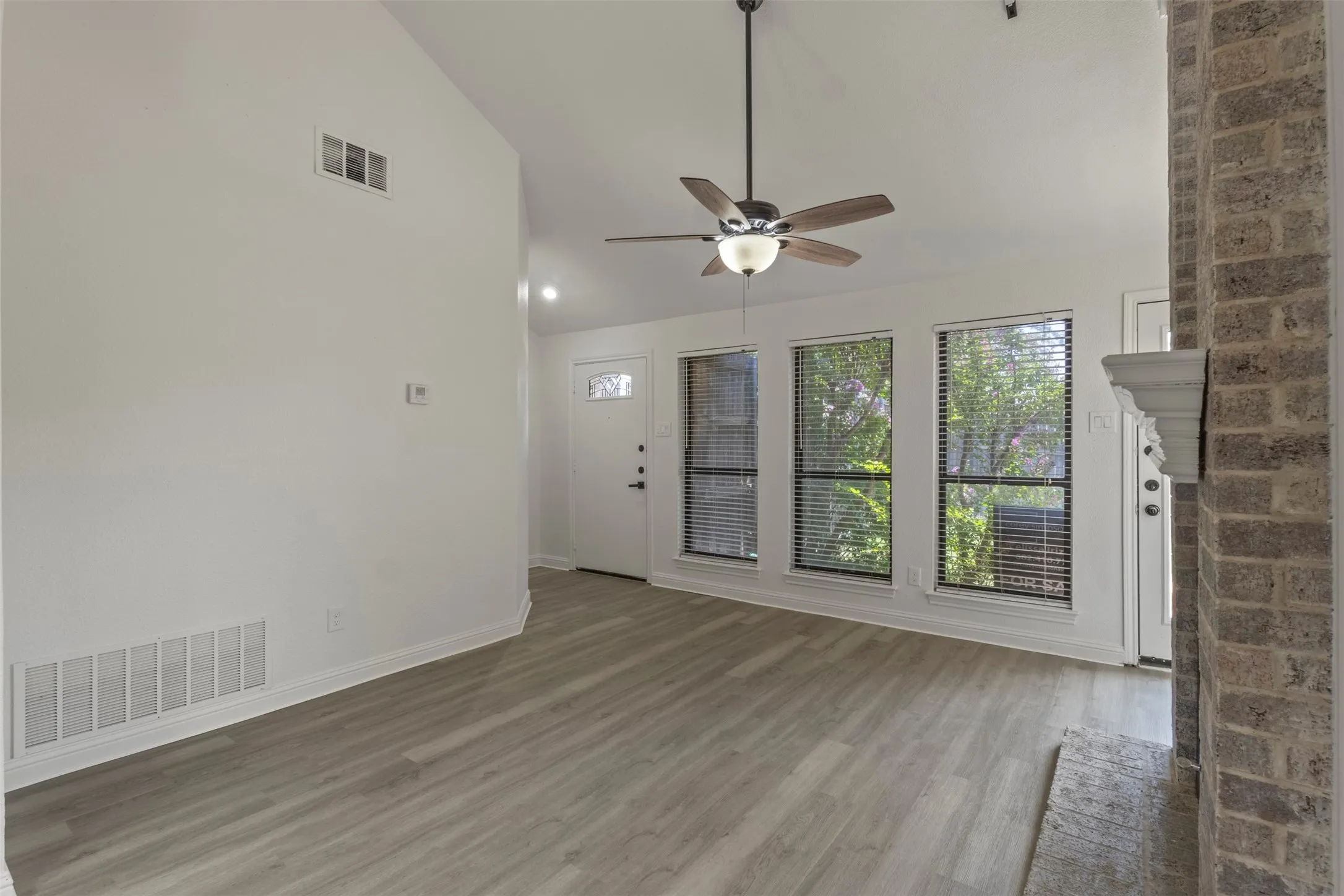 Single Family Residence For Sale in Denton County , 3701 Clover Hill Lane, Carrollton, Texas 75007, 2 Bedroom, 2 Bathroom, 2 Garage spaces, 1,271 Sqft, built in 1982, mls#21323207, Real Estate Agent in Carrollton, Homes For Sale in Denton county, Homes For Sale in Carrollton, Realtor in Carrollton Texas, Real Estate Brokerage Independent Realty Texas, Luminita Cordes Realtor