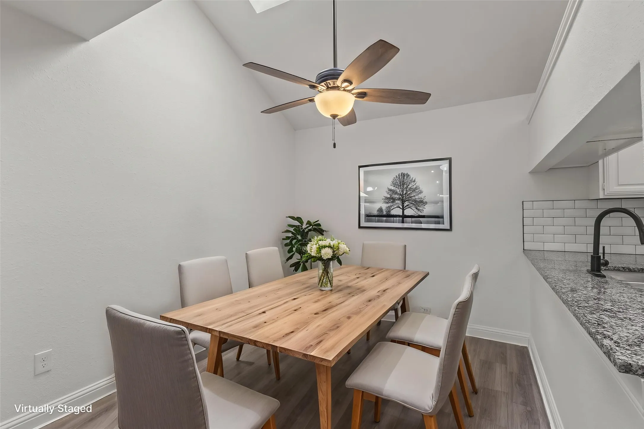 Single Family Residence For Sale in Denton County , 3701 Clover Hill Lane, Carrollton, Texas 75007, 2 Bedroom, 2 Bathroom, 2 Garage spaces, 1,271 Sqft, built in 1982, mls#21323207, Real Estate Agent in Carrollton, Homes For Sale in Denton county, Homes For Sale in Carrollton, Realtor in Carrollton Texas, Real Estate Brokerage Independent Realty Texas, Luminita Cordes Realtor