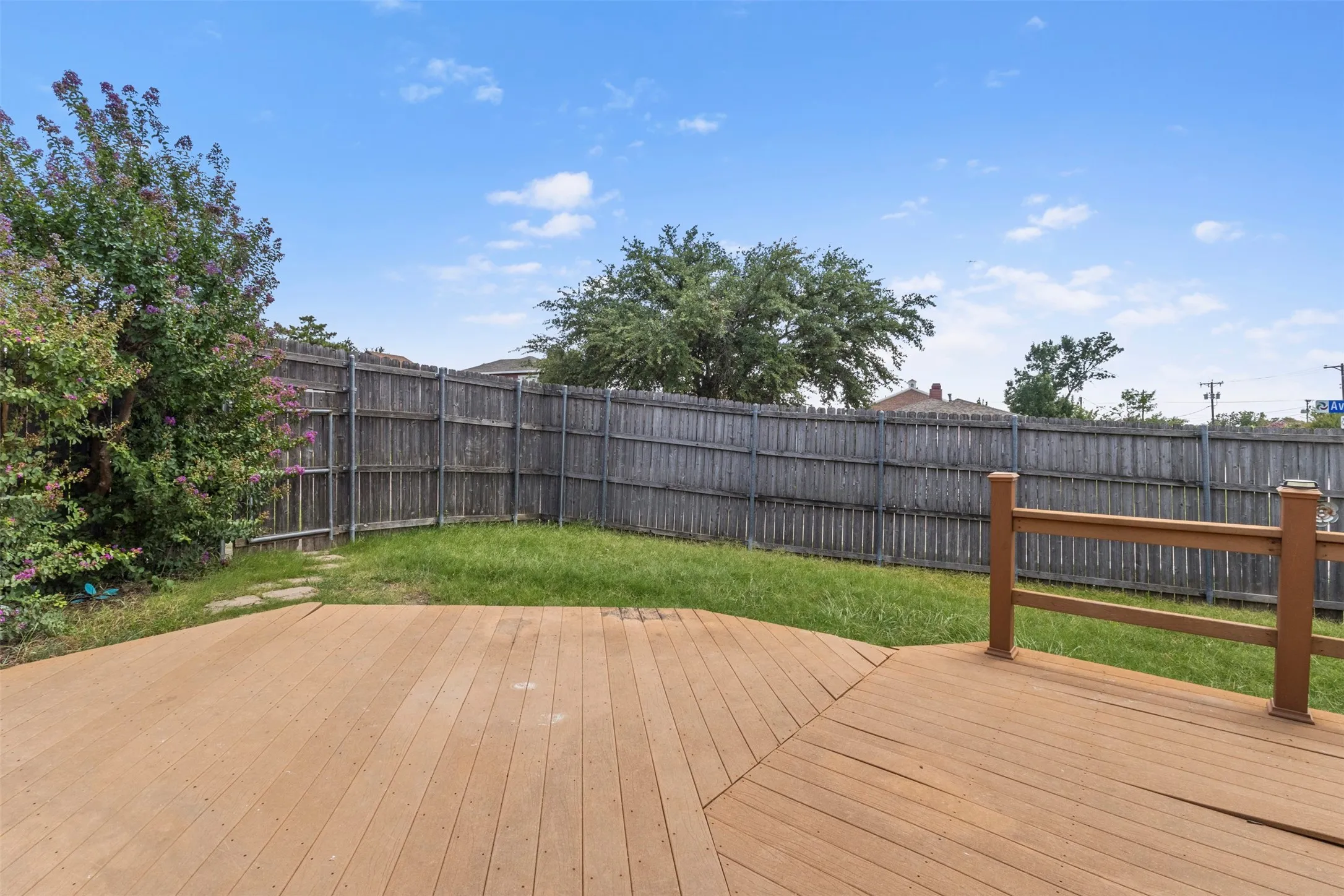 Single Family Residence For Sale in Denton County , 3701 Clover Hill Lane, Carrollton, Texas 75007, 2 Bedroom, 2 Bathroom, 2 Garage spaces, 1,271 Sqft, built in 1982, mls#21323207, Real Estate Agent in Carrollton, Homes For Sale in Denton county, Homes For Sale in Carrollton, Realtor in Carrollton Texas, Real Estate Brokerage Independent Realty Texas, Luminita Cordes Realtor