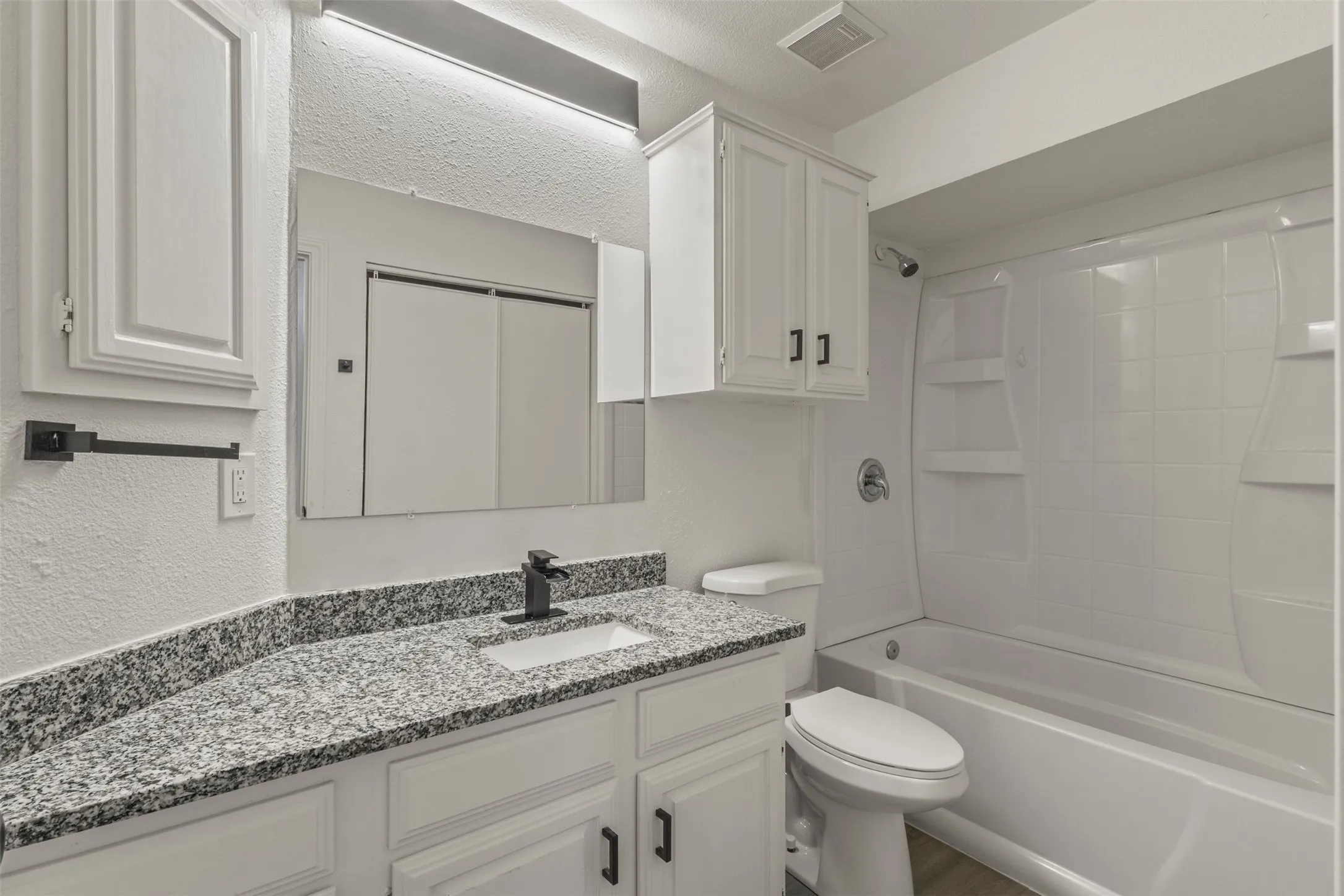 Single Family Residence For Sale in Denton County , 3701 Clover Hill Lane, Carrollton, Texas 75007, 2 Bedroom, 2 Bathroom, 2 Garage spaces, 1,271 Sqft, built in 1982, mls#21323207, Real Estate Agent in Carrollton, Homes For Sale in Denton county, Homes For Sale in Carrollton, Realtor in Carrollton Texas, Real Estate Brokerage Independent Realty Texas, Luminita Cordes Realtor