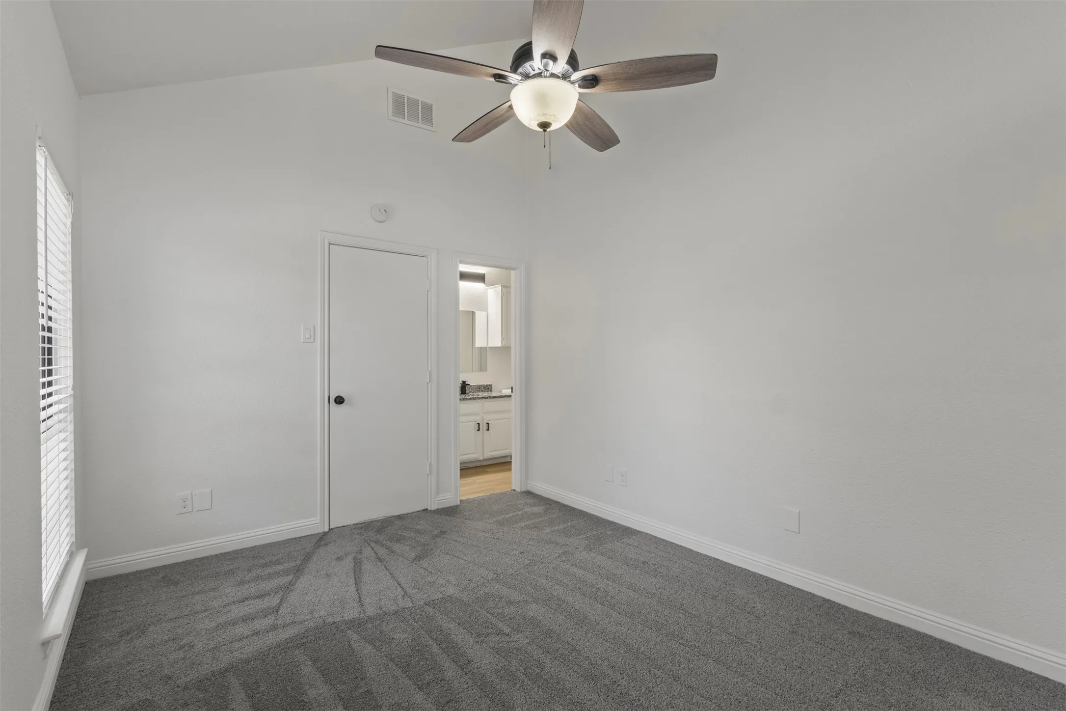 Single Family Residence For Sale in Denton County , 3701 Clover Hill Lane, Carrollton, Texas 75007, 2 Bedroom, 2 Bathroom, 2 Garage spaces, 1,271 Sqft, built in 1982, mls#21323207, Real Estate Agent in Carrollton, Homes For Sale in Denton county, Homes For Sale in Carrollton, Realtor in Carrollton Texas, Real Estate Brokerage Independent Realty Texas, Luminita Cordes Realtor