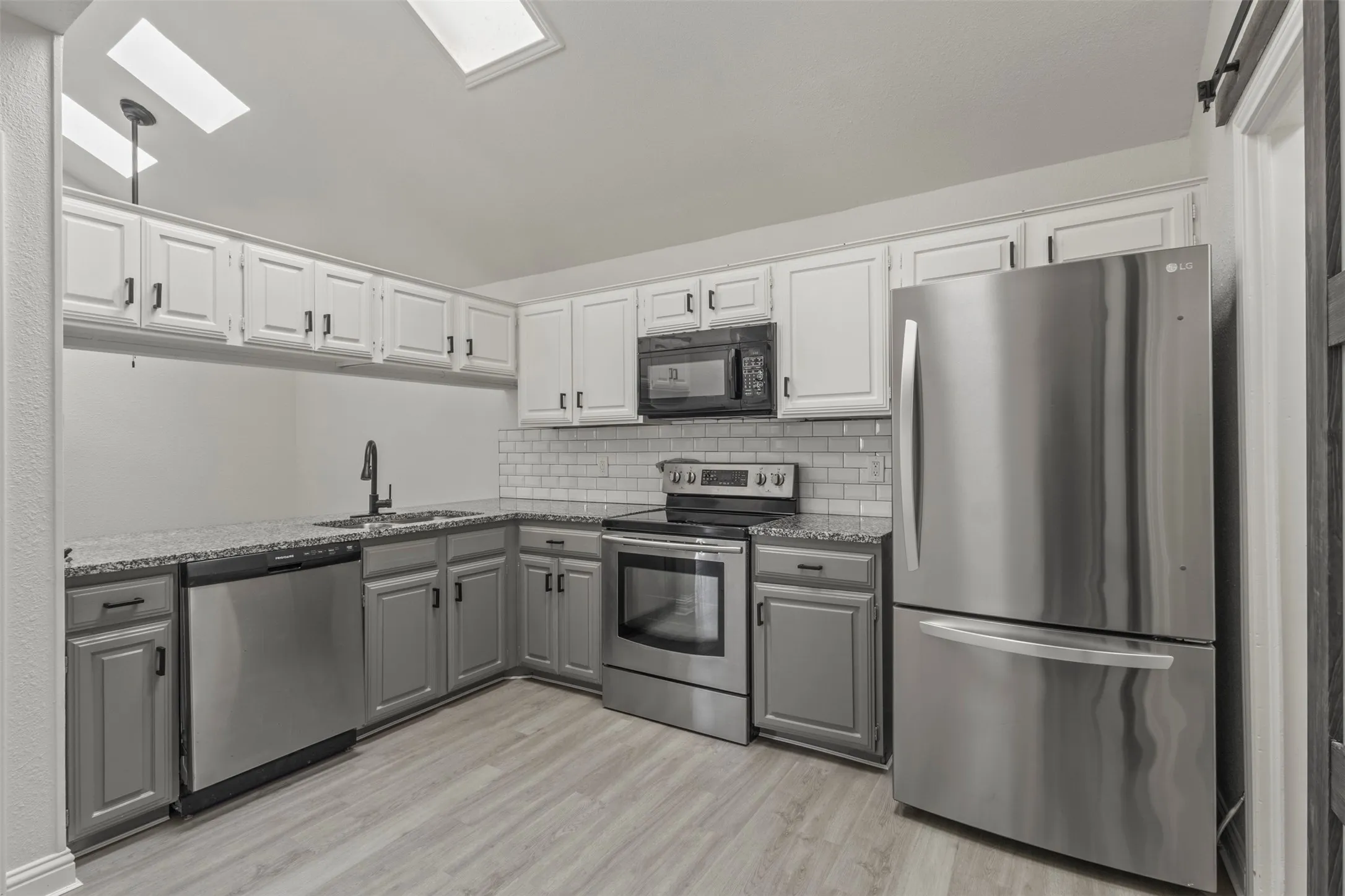 Single Family Residence For Sale in Denton County , 3701 Clover Hill Lane, Carrollton, Texas 75007, 2 Bedroom, 2 Bathroom, 2 Garage spaces, 1,271 Sqft, built in 1982, mls#21323207, Real Estate Agent in Carrollton, Homes For Sale in Denton county, Homes For Sale in Carrollton, Realtor in Carrollton Texas, Real Estate Brokerage Independent Realty Texas, Luminita Cordes Realtor