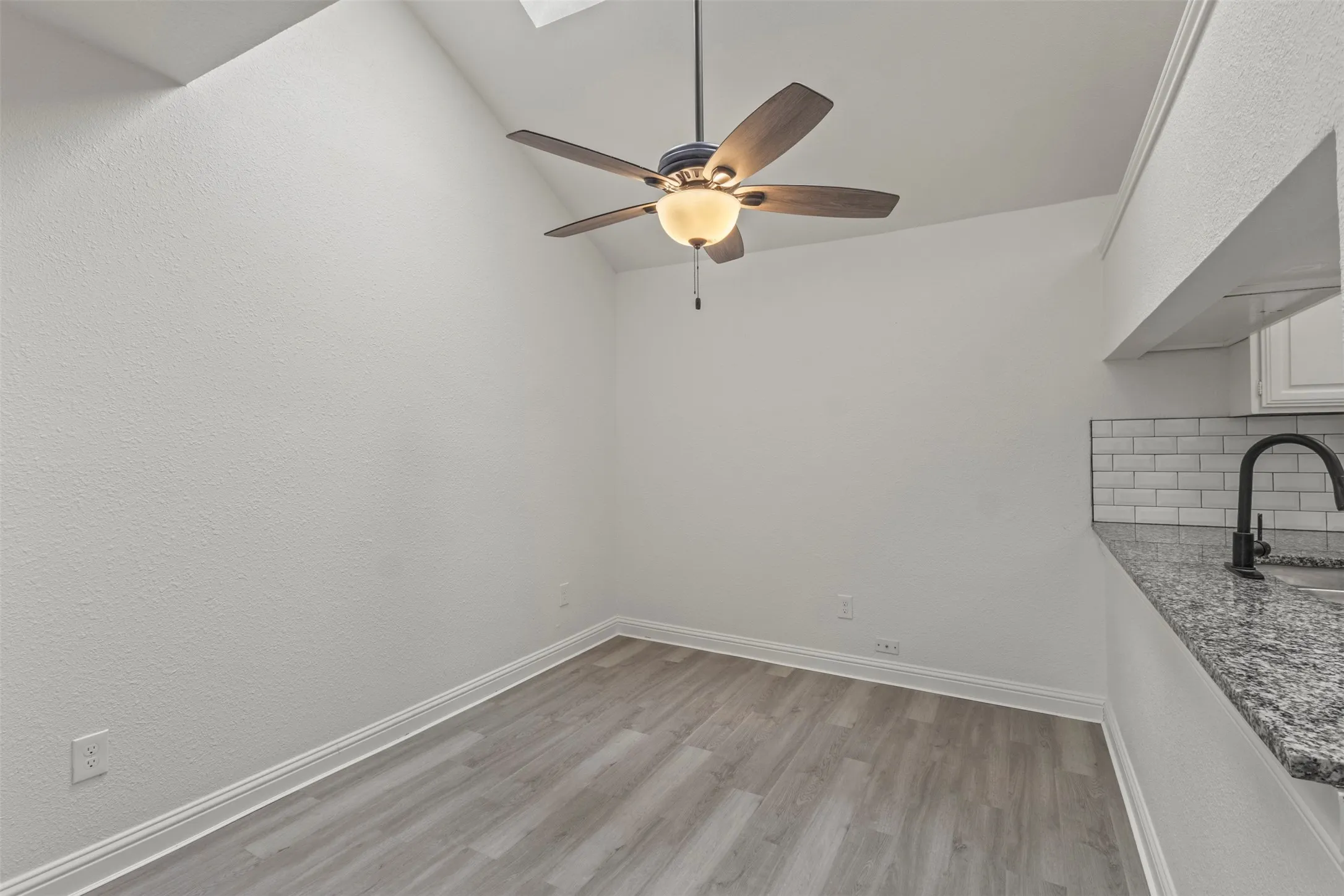 Single Family Residence For Sale in Denton County , 3701 Clover Hill Lane, Carrollton, Texas 75007, 2 Bedroom, 2 Bathroom, 2 Garage spaces, 1,271 Sqft, built in 1982, mls#21323207, Real Estate Agent in Carrollton, Homes For Sale in Denton county, Homes For Sale in Carrollton, Realtor in Carrollton Texas, Real Estate Brokerage Independent Realty Texas, Luminita Cordes Realtor