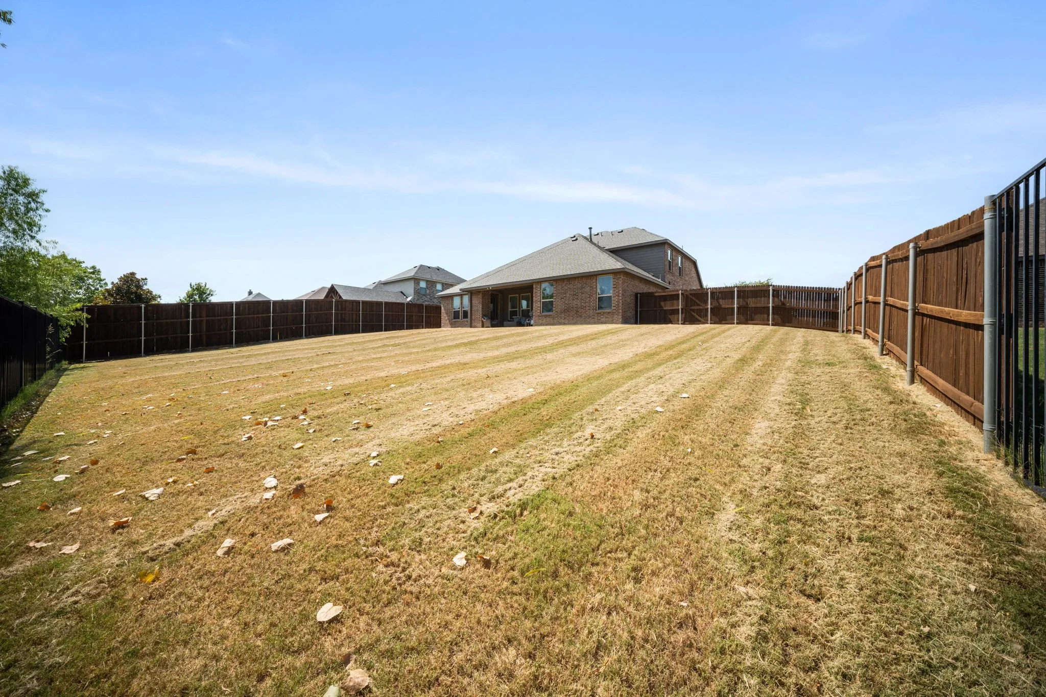 Single Family Residence For Sale in Ellis County , 134 Water Garden Drive, Waxahachie, Texas 75165, 4 Bedroom, 3 Bathroom, 3 Garage spaces, 2,598 Sqft, built in 2017, mls#21328159, Real Estate Agent in Waxahachie, Homes For Sale in Ellis county, Homes For Sale in Waxahachie, Realtor in Waxahachie Texas, Real Estate Brokerage Independent Realty Texas, Luminita Cordes Realtor