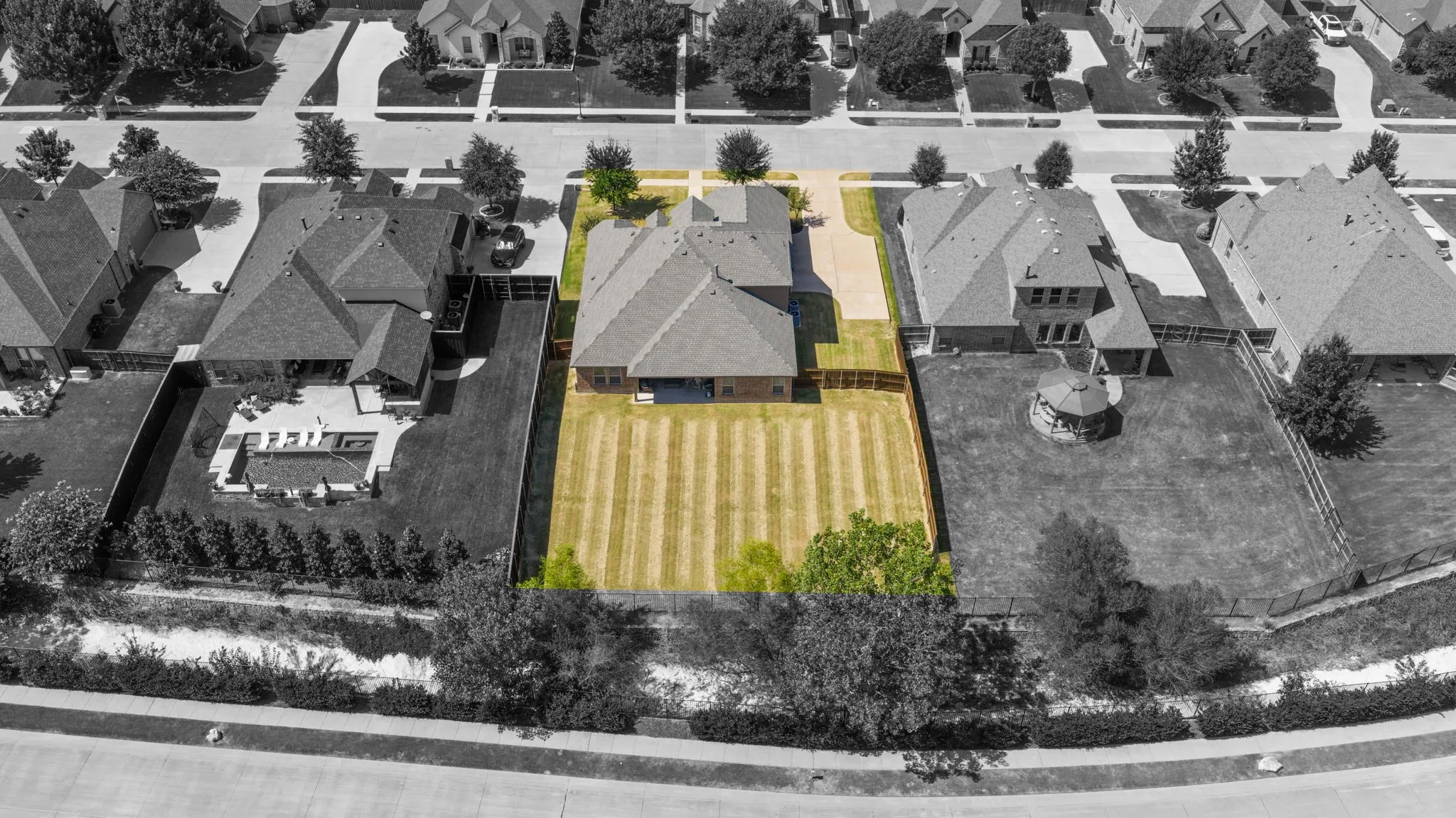Single Family Residence For Sale in Ellis County , 134 Water Garden Drive, Waxahachie, Texas 75165, 4 Bedroom, 3 Bathroom, 3 Garage spaces, 2,598 Sqft, built in 2017, mls#21328159, Real Estate Agent in Waxahachie, Homes For Sale in Ellis county, Homes For Sale in Waxahachie, Realtor in Waxahachie Texas, Real Estate Brokerage Independent Realty Texas, Luminita Cordes Realtor