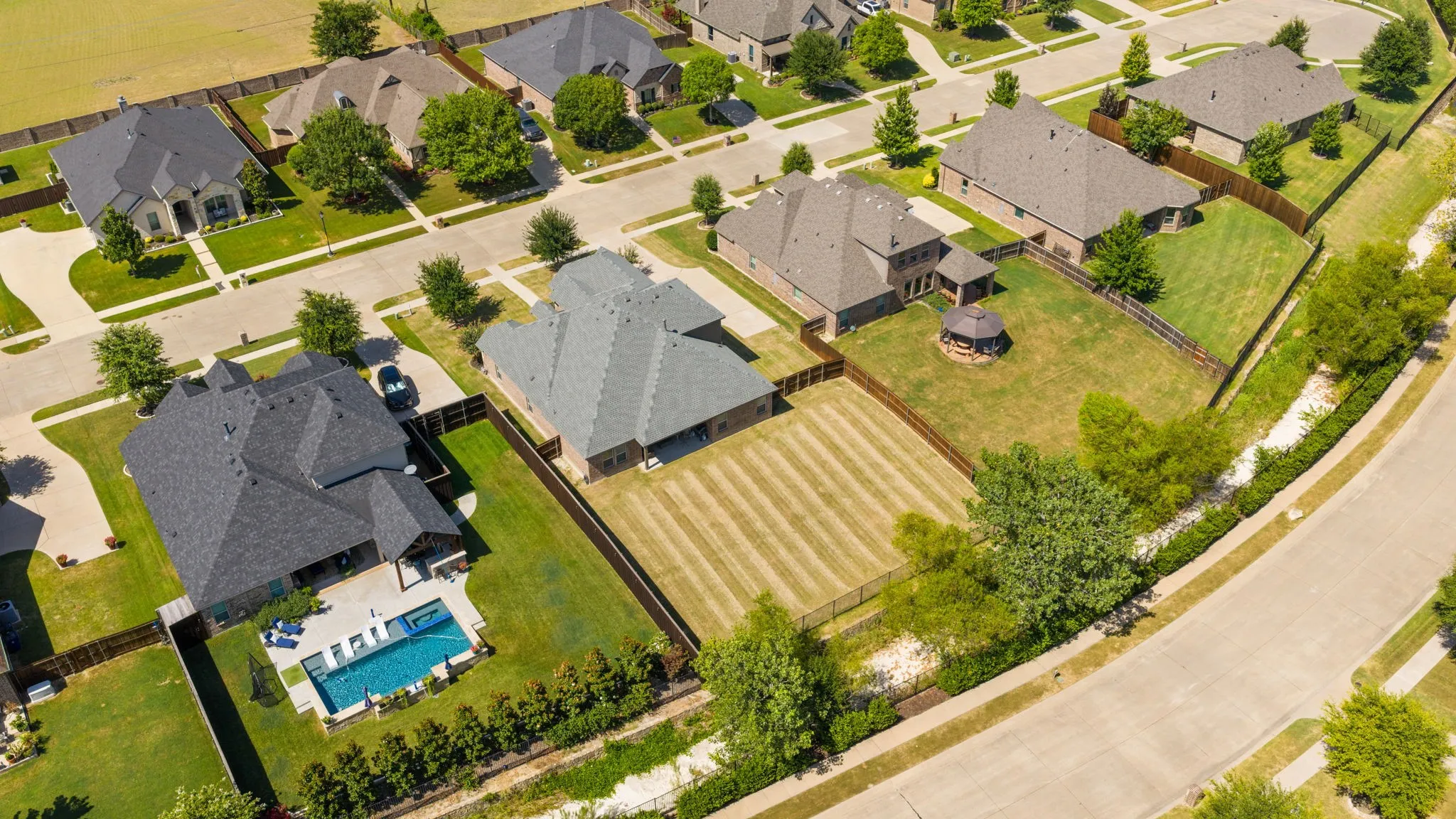 Single Family Residence For Sale in Ellis County , 134 Water Garden Drive, Waxahachie, Texas 75165, 4 Bedroom, 3 Bathroom, 3 Garage spaces, 2,598 Sqft, built in 2017, mls#21328159, Real Estate Agent in Waxahachie, Homes For Sale in Ellis county, Homes For Sale in Waxahachie, Realtor in Waxahachie Texas, Real Estate Brokerage Independent Realty Texas, Luminita Cordes Realtor