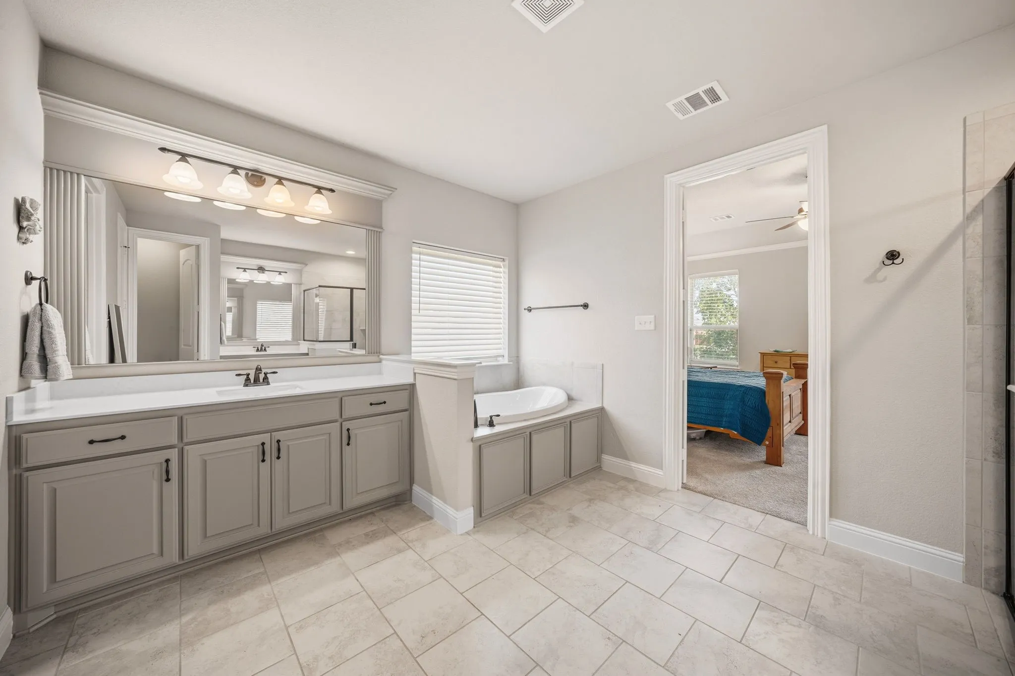 Single Family Residence For Sale in Ellis County , 134 Water Garden Drive, Waxahachie, Texas 75165, 4 Bedroom, 3 Bathroom, 3 Garage spaces, 2,598 Sqft, built in 2017, mls#21328159, Real Estate Agent in Waxahachie, Homes For Sale in Ellis county, Homes For Sale in Waxahachie, Realtor in Waxahachie Texas, Real Estate Brokerage Independent Realty Texas, Luminita Cordes Realtor