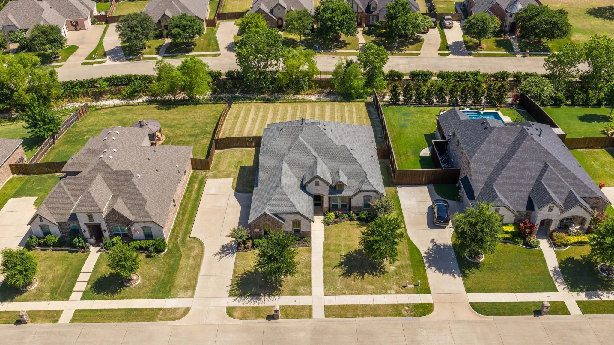 Single Family Residence For Sale in Ellis County , 134 Water Garden Drive, Waxahachie, Texas 75165, 4 Bedroom, 3 Bathroom, 3 Garage spaces, 2,598 Sqft, built in 2017, mls#21328159, Real Estate Agent in Waxahachie, Homes For Sale in Ellis county, Homes For Sale in Waxahachie, Realtor in Waxahachie Texas, Real Estate Brokerage Independent Realty Texas, Luminita Cordes Realtor