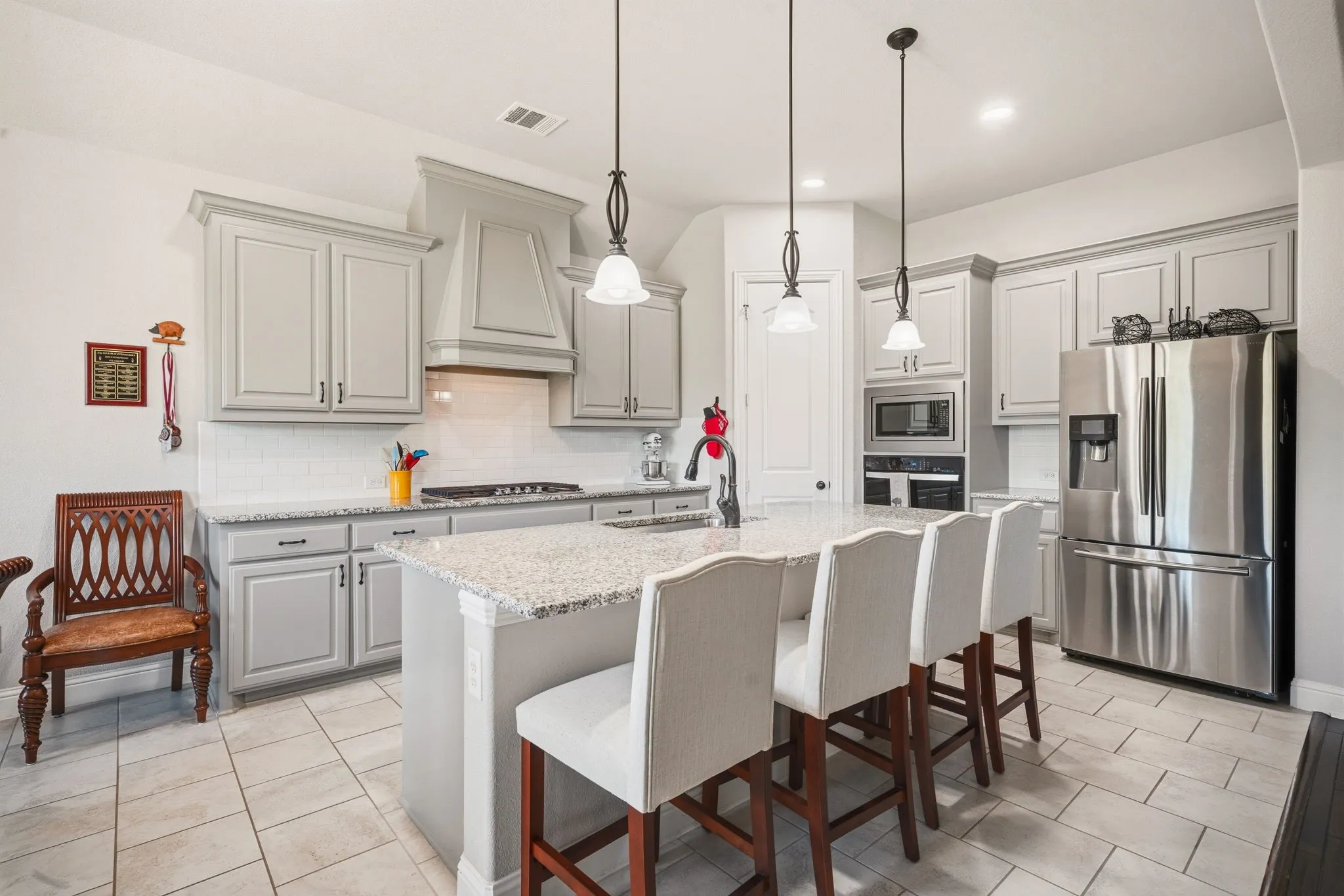 Single Family Residence For Sale in Ellis County , 134 Water Garden Drive, Waxahachie, Texas 75165, 4 Bedroom, 3 Bathroom, 3 Garage spaces, 2,598 Sqft, built in 2017, mls#21328159, Real Estate Agent in Waxahachie, Homes For Sale in Ellis county, Homes For Sale in Waxahachie, Realtor in Waxahachie Texas, Real Estate Brokerage Independent Realty Texas, Luminita Cordes Realtor