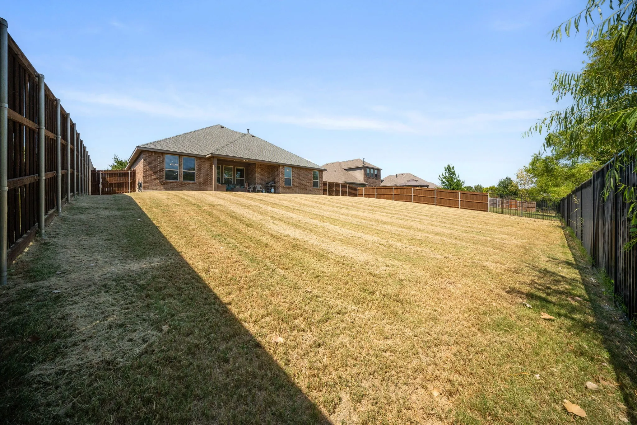 Single Family Residence For Sale in Ellis County , 134 Water Garden Drive, Waxahachie, Texas 75165, 4 Bedroom, 3 Bathroom, 3 Garage spaces, 2,598 Sqft, built in 2017, mls#21328159, Real Estate Agent in Waxahachie, Homes For Sale in Ellis county, Homes For Sale in Waxahachie, Realtor in Waxahachie Texas, Real Estate Brokerage Independent Realty Texas, Luminita Cordes Realtor