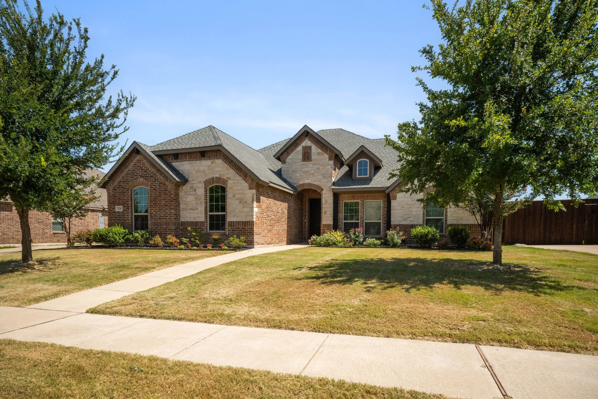 Single Family Residence For Sale in Ellis County , 134 Water Garden Drive, Waxahachie, Texas 75165, 4 Bedroom, 3 Bathroom, 3 Garage spaces, 2,598 Sqft, built in 2017, mls#21328159, Real Estate Agent in Waxahachie, Homes For Sale in Ellis county, Homes For Sale in Waxahachie, Realtor in Waxahachie Texas, Real Estate Brokerage Independent Realty Texas, Luminita Cordes Realtor