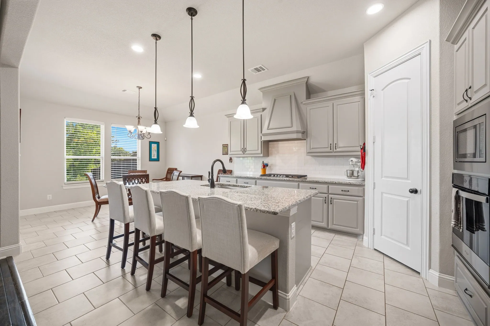 Single Family Residence For Sale in Ellis County , 134 Water Garden Drive, Waxahachie, Texas 75165, 4 Bedroom, 3 Bathroom, 3 Garage spaces, 2,598 Sqft, built in 2017, mls#21328159, Real Estate Agent in Waxahachie, Homes For Sale in Ellis county, Homes For Sale in Waxahachie, Realtor in Waxahachie Texas, Real Estate Brokerage Independent Realty Texas, Luminita Cordes Realtor