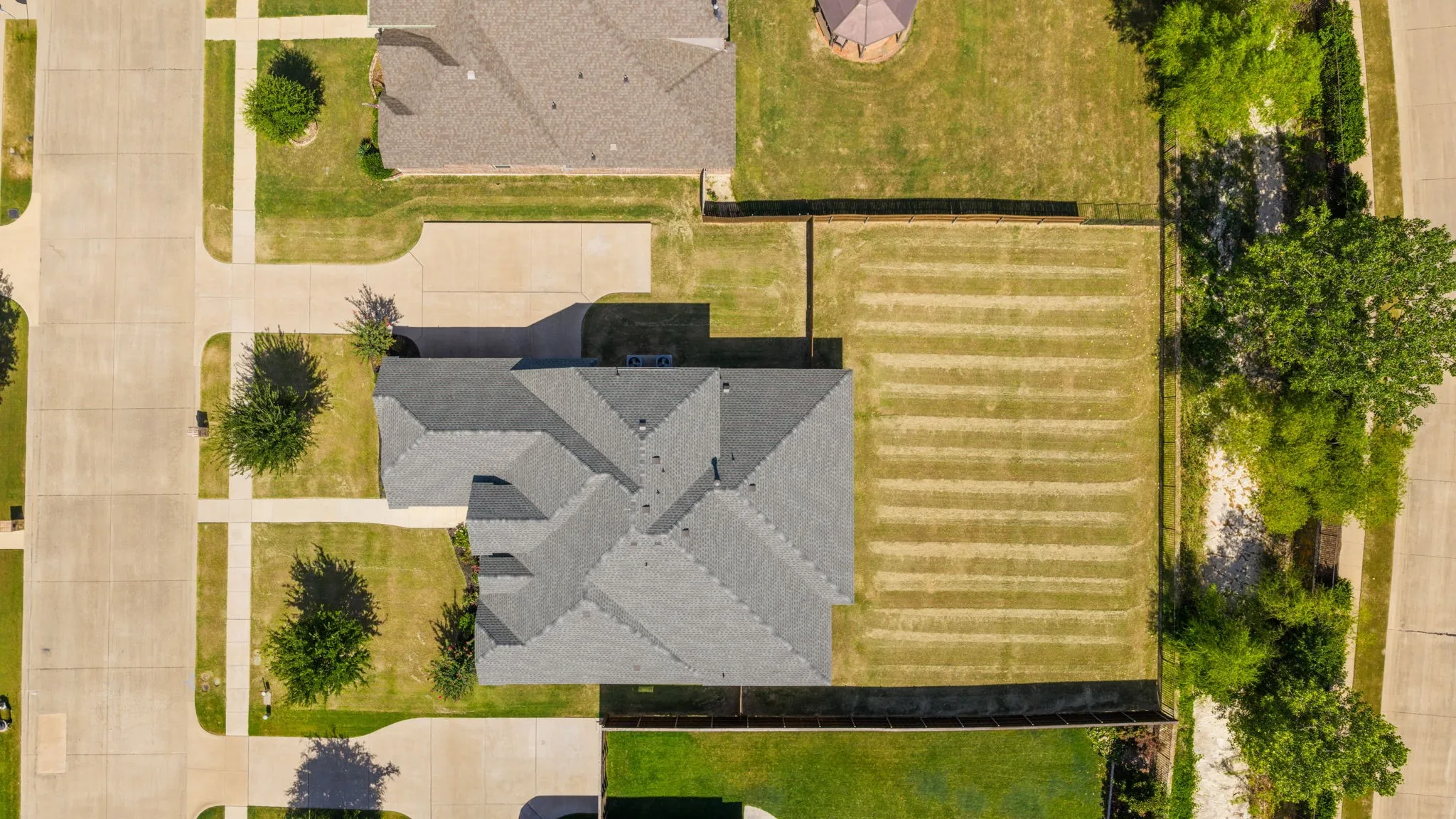 Single Family Residence For Sale in Ellis County , 134 Water Garden Drive, Waxahachie, Texas 75165, 4 Bedroom, 3 Bathroom, 3 Garage spaces, 2,598 Sqft, built in 2017, mls#21328159, Real Estate Agent in Waxahachie, Homes For Sale in Ellis county, Homes For Sale in Waxahachie, Realtor in Waxahachie Texas, Real Estate Brokerage Independent Realty Texas, Luminita Cordes Realtor