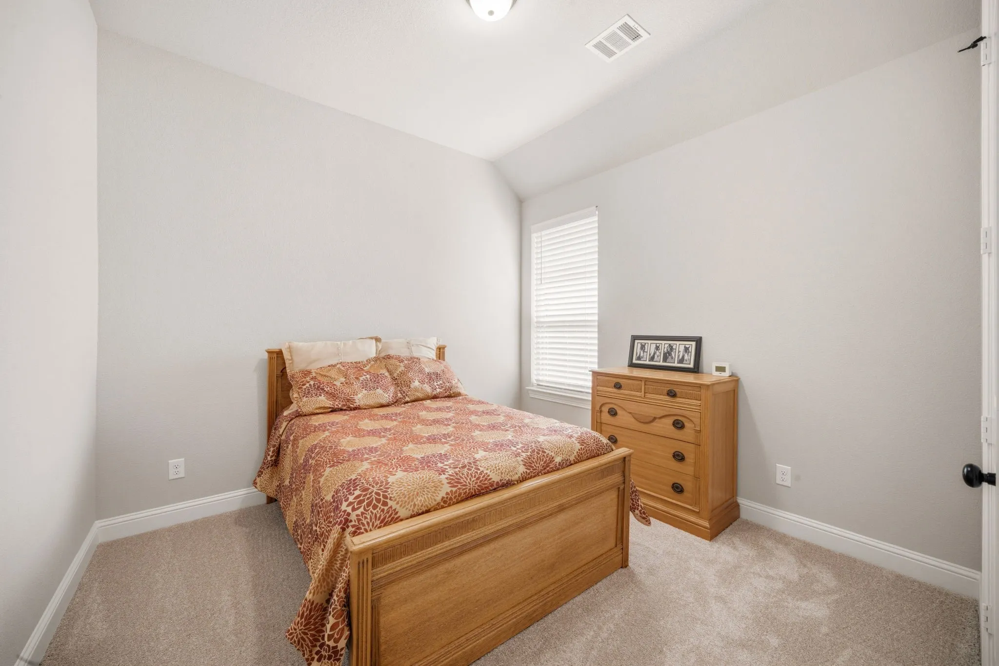 Single Family Residence For Sale in Ellis County , 134 Water Garden Drive, Waxahachie, Texas 75165, 4 Bedroom, 3 Bathroom, 3 Garage spaces, 2,598 Sqft, built in 2017, mls#21328159, Real Estate Agent in Waxahachie, Homes For Sale in Ellis county, Homes For Sale in Waxahachie, Realtor in Waxahachie Texas, Real Estate Brokerage Independent Realty Texas, Luminita Cordes Realtor