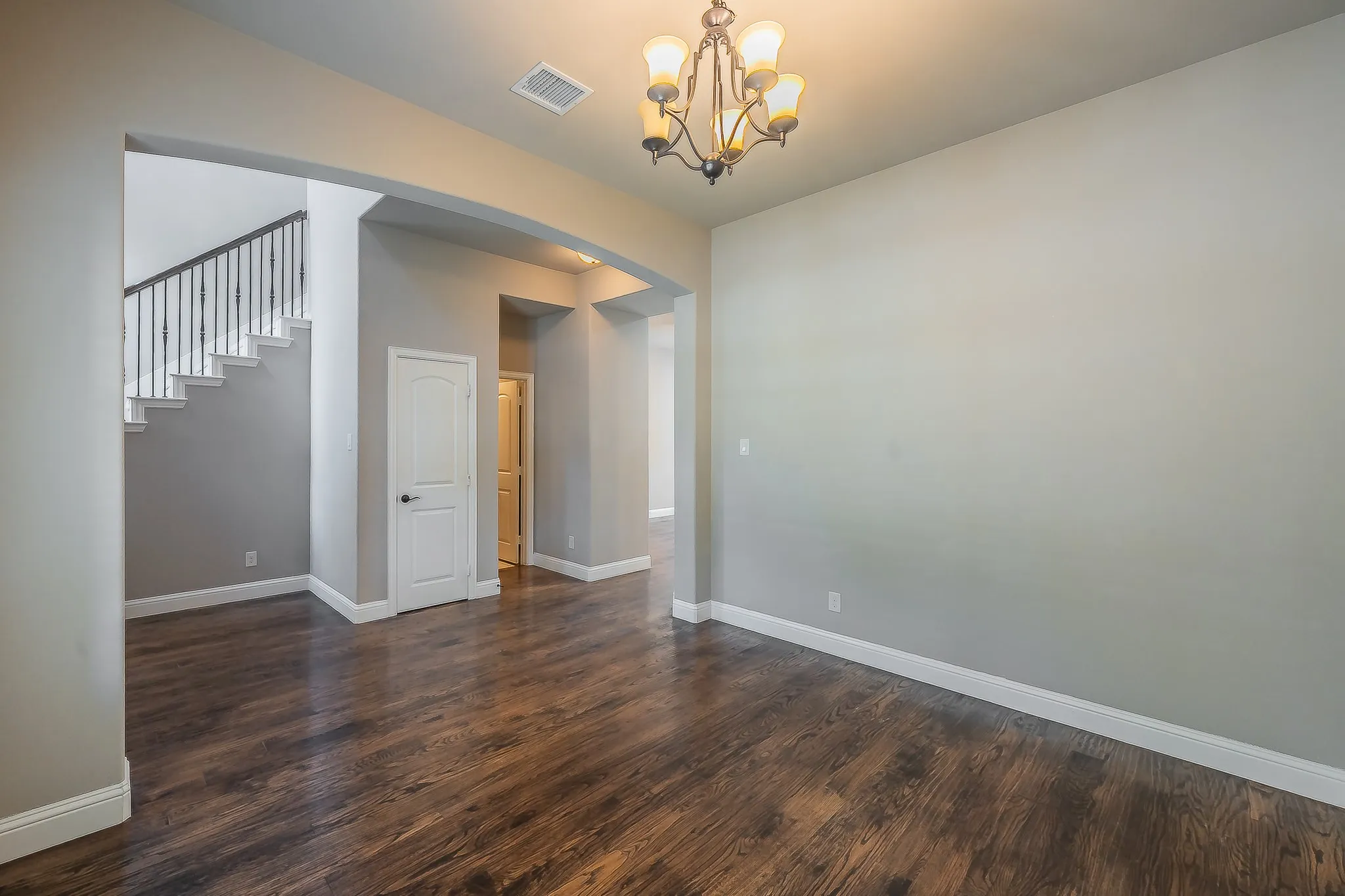 Townhouse For Sale in Tarrant County , 4017 Cascade Sky Drive, Arlington, Texas 76005, 2 Bedroom, 3 Bathroom, 2 Garage spaces, 1,878 Sqft, built in 2013, mls#21328217, Real Estate Agent in Arlington, Homes For Sale in Tarrant county, Homes For Sale in Arlington, Realtor in Arlington Texas, Real Estate Brokerage Independent Realty Texas, Luminita Cordes Realtor