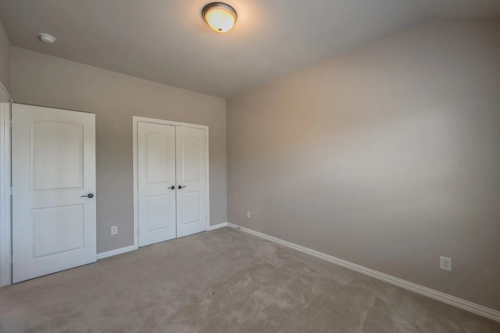 Townhouse For Sale in Tarrant County , 4017 Cascade Sky Drive, Arlington, Texas 76005, 2 Bedroom, 3 Bathroom, 2 Garage spaces, 1,878 Sqft, built in 2013, mls#21328217, Real Estate Agent in Arlington, Homes For Sale in Tarrant county, Homes For Sale in Arlington, Realtor in Arlington Texas, Real Estate Brokerage Independent Realty Texas, Luminita Cordes Realtor