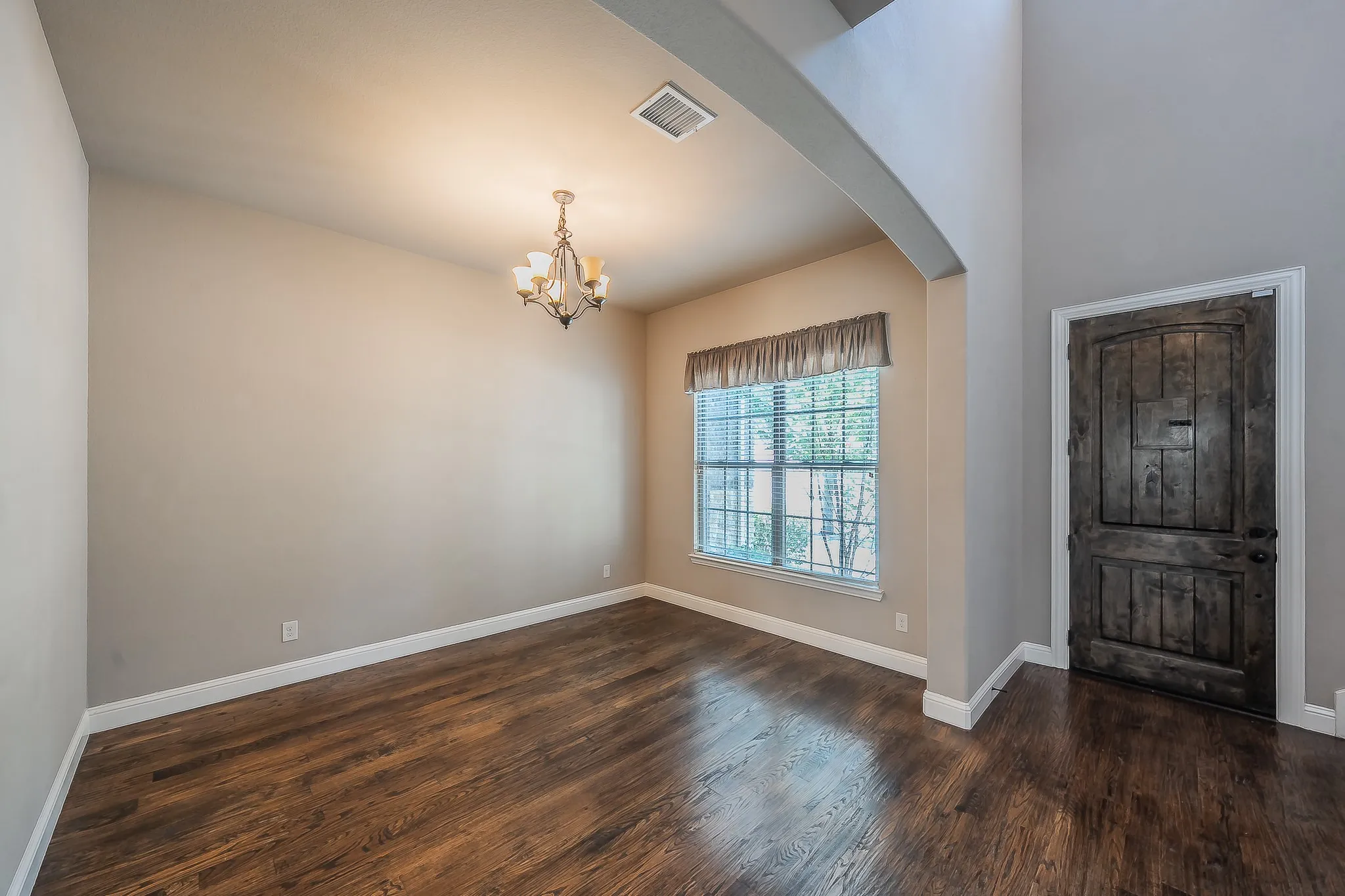 Townhouse For Sale in Tarrant County , 4017 Cascade Sky Drive, Arlington, Texas 76005, 2 Bedroom, 3 Bathroom, 2 Garage spaces, 1,878 Sqft, built in 2013, mls#21328217, Real Estate Agent in Arlington, Homes For Sale in Tarrant county, Homes For Sale in Arlington, Realtor in Arlington Texas, Real Estate Brokerage Independent Realty Texas, Luminita Cordes Realtor