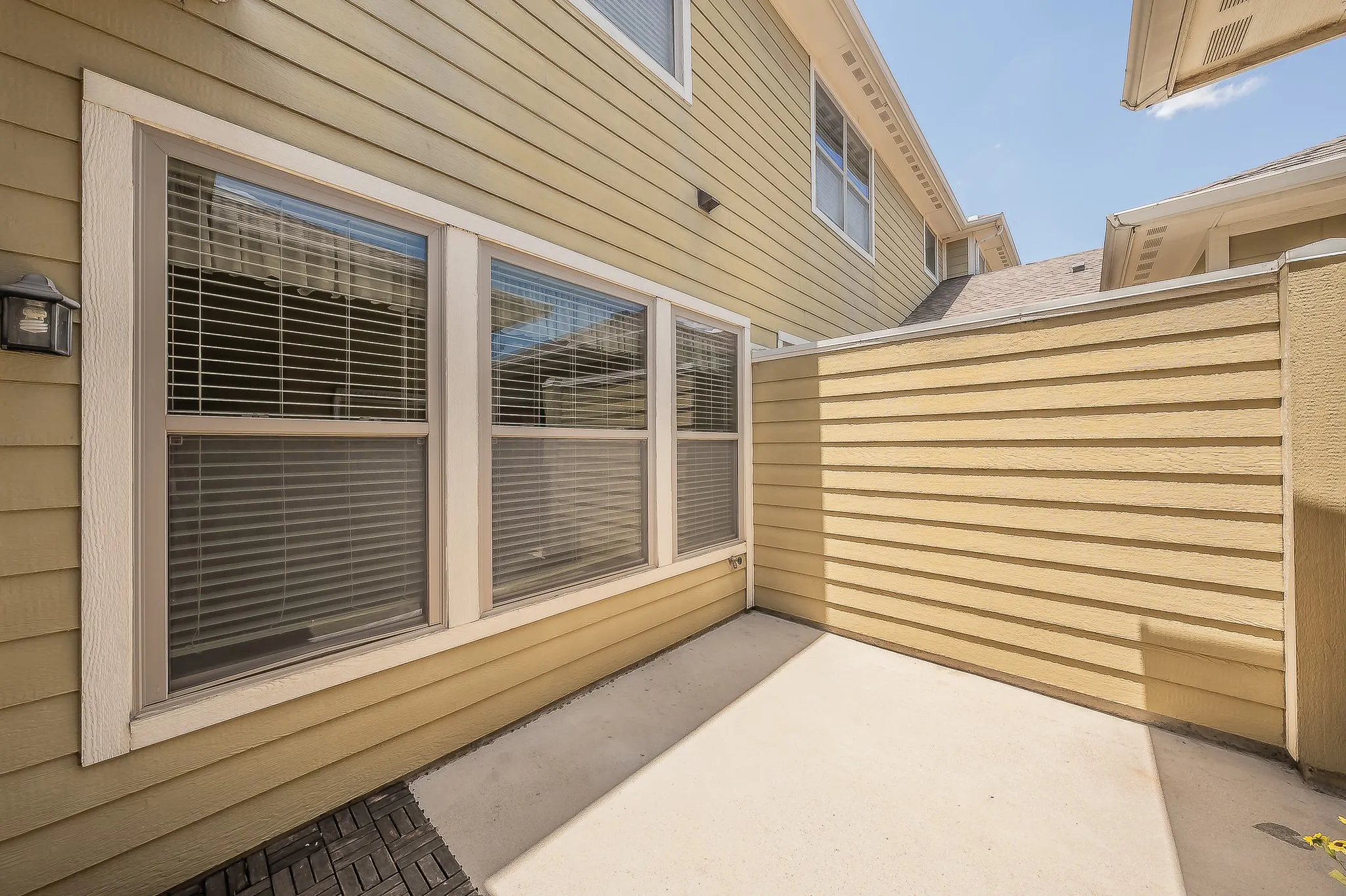 Townhouse For Sale in Tarrant County , 4017 Cascade Sky Drive, Arlington, Texas 76005, 2 Bedroom, 3 Bathroom, 2 Garage spaces, 1,878 Sqft, built in 2013, mls#21328217, Real Estate Agent in Arlington, Homes For Sale in Tarrant county, Homes For Sale in Arlington, Realtor in Arlington Texas, Real Estate Brokerage Independent Realty Texas, Luminita Cordes Realtor