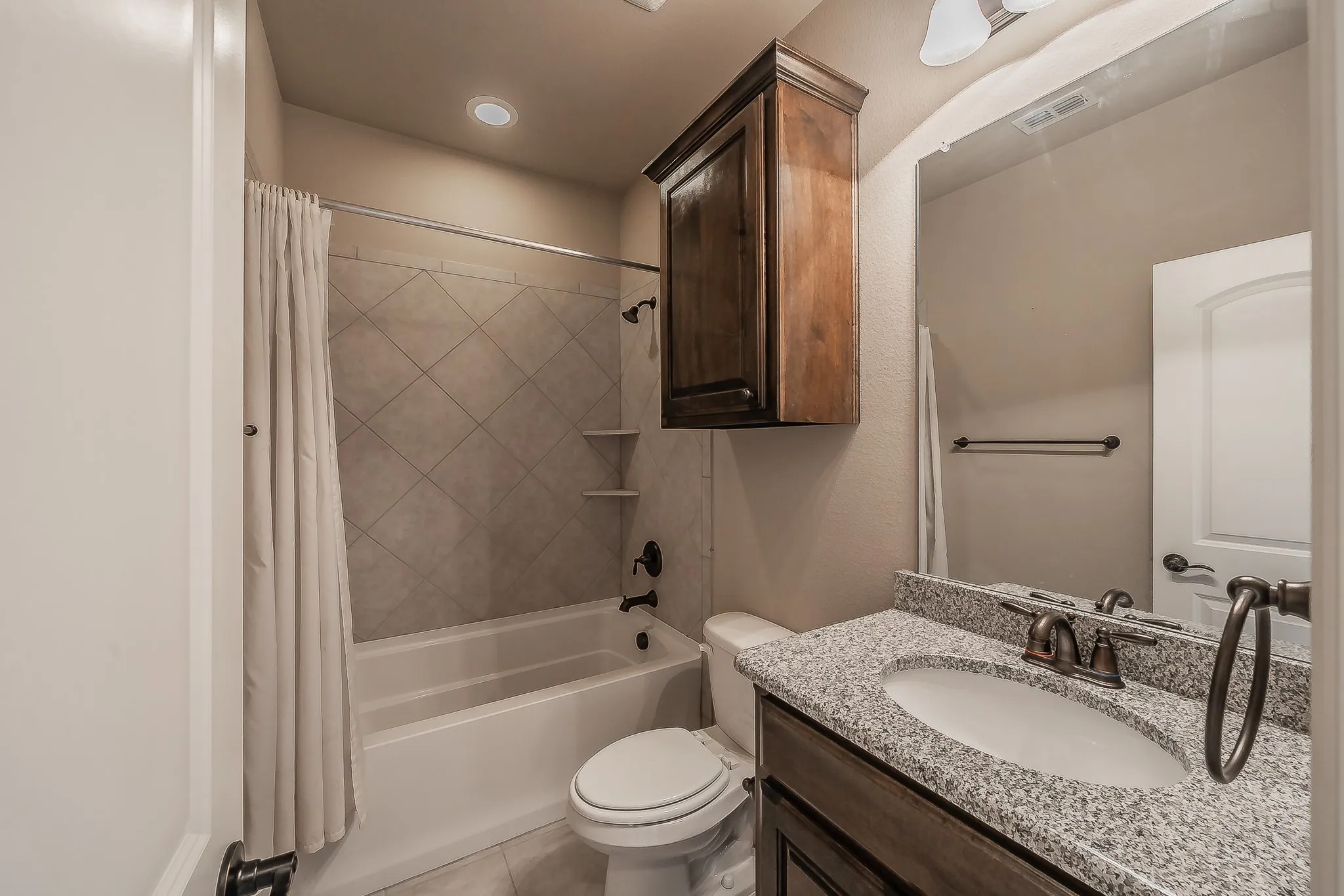 Townhouse For Sale in Tarrant County , 4017 Cascade Sky Drive, Arlington, Texas 76005, 2 Bedroom, 3 Bathroom, 2 Garage spaces, 1,878 Sqft, built in 2013, mls#21328217, Real Estate Agent in Arlington, Homes For Sale in Tarrant county, Homes For Sale in Arlington, Realtor in Arlington Texas, Real Estate Brokerage Independent Realty Texas, Luminita Cordes Realtor