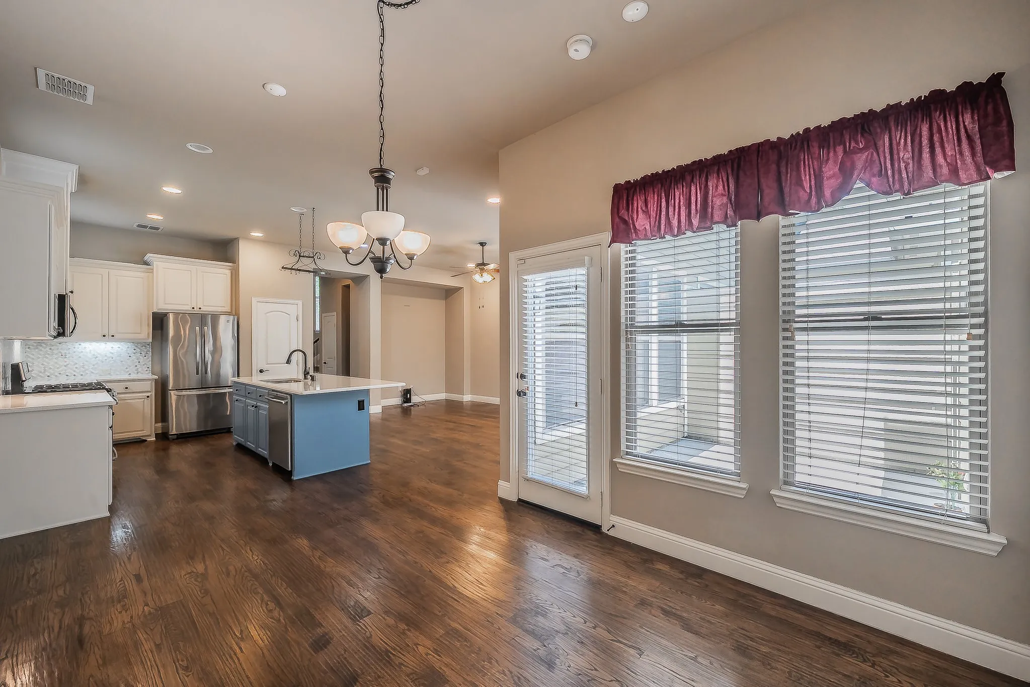 Townhouse For Sale in Tarrant County , 4017 Cascade Sky Drive, Arlington, Texas 76005, 2 Bedroom, 3 Bathroom, 2 Garage spaces, 1,878 Sqft, built in 2013, mls#21328217, Real Estate Agent in Arlington, Homes For Sale in Tarrant county, Homes For Sale in Arlington, Realtor in Arlington Texas, Real Estate Brokerage Independent Realty Texas, Luminita Cordes Realtor