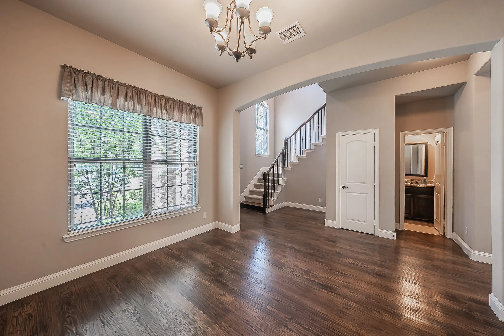 Townhouse For Sale in Tarrant County , 4017 Cascade Sky Drive, Arlington, Texas 76005, 2 Bedroom, 3 Bathroom, 2 Garage spaces, 1,878 Sqft, built in 2013, mls#21328217, Real Estate Agent in Arlington, Homes For Sale in Tarrant county, Homes For Sale in Arlington, Realtor in Arlington Texas, Real Estate Brokerage Independent Realty Texas, Luminita Cordes Realtor