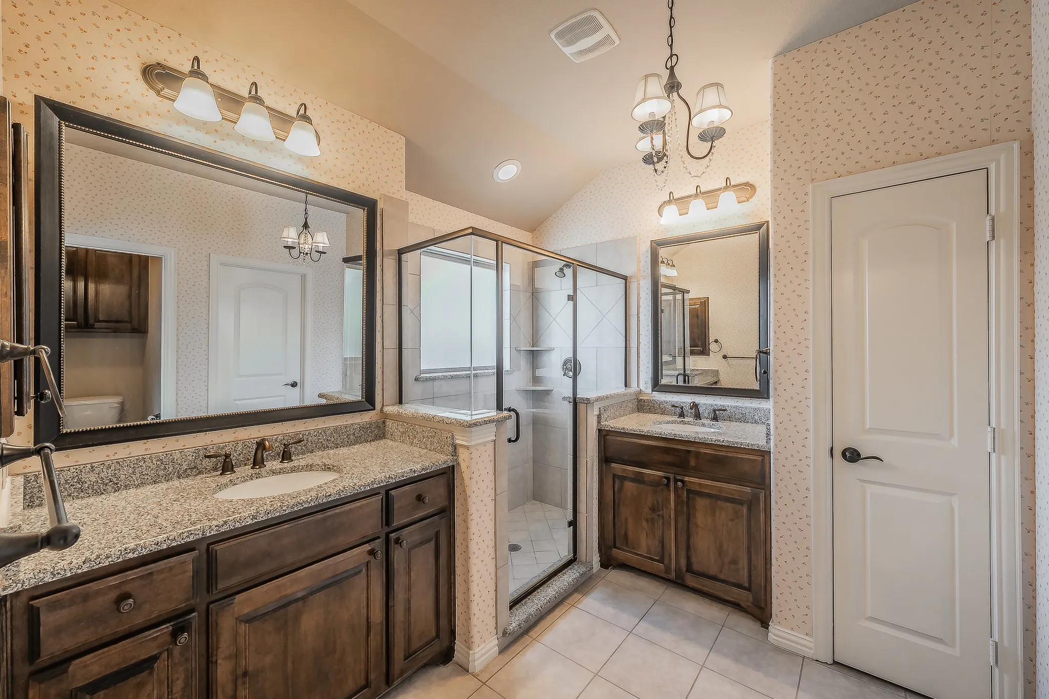 Townhouse For Sale in Tarrant County , 4017 Cascade Sky Drive, Arlington, Texas 76005, 2 Bedroom, 3 Bathroom, 2 Garage spaces, 1,878 Sqft, built in 2013, mls#21328217, Real Estate Agent in Arlington, Homes For Sale in Tarrant county, Homes For Sale in Arlington, Realtor in Arlington Texas, Real Estate Brokerage Independent Realty Texas, Luminita Cordes Realtor