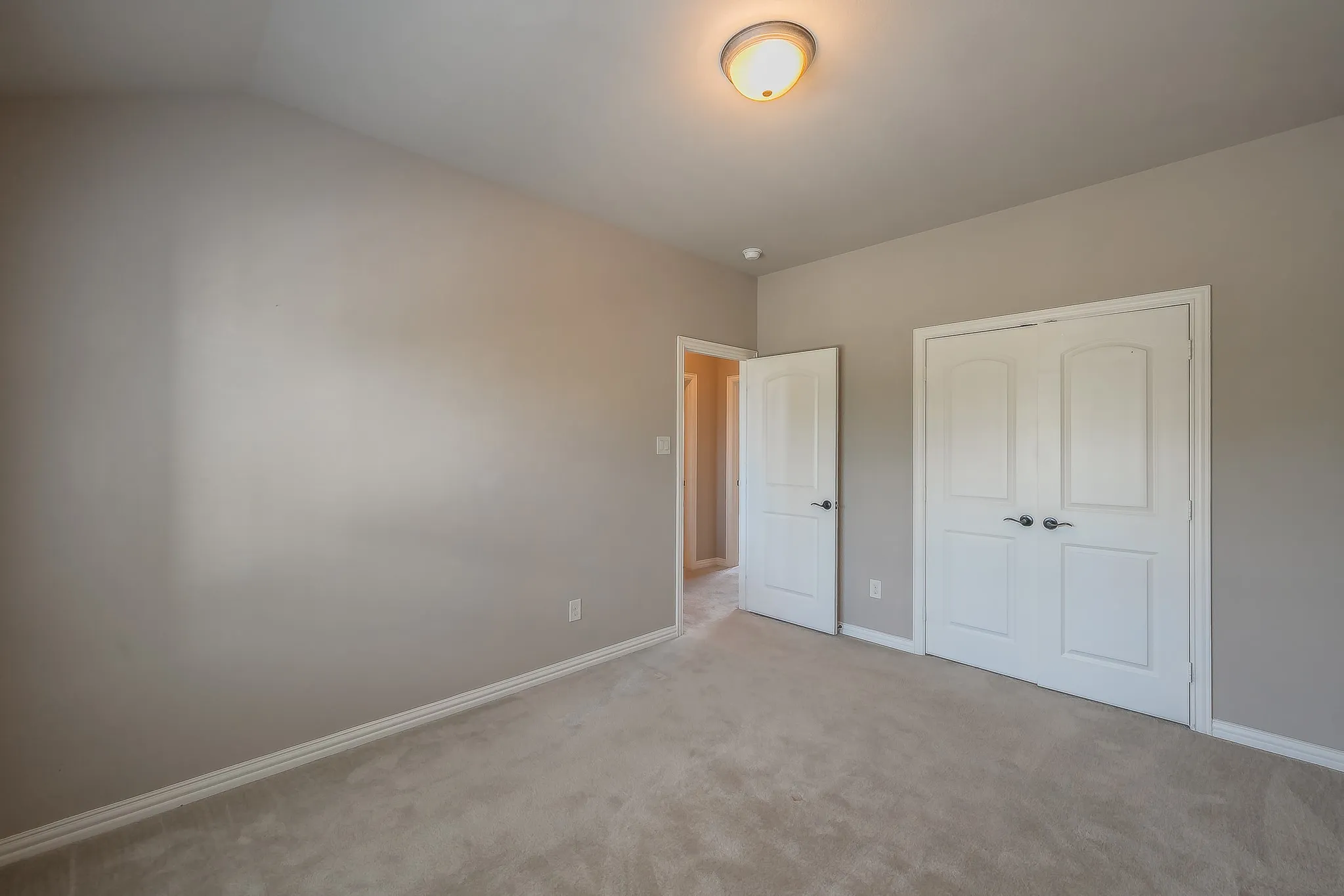 Townhouse For Sale in Tarrant County , 4017 Cascade Sky Drive, Arlington, Texas 76005, 2 Bedroom, 3 Bathroom, 2 Garage spaces, 1,878 Sqft, built in 2013, mls#21328217, Real Estate Agent in Arlington, Homes For Sale in Tarrant county, Homes For Sale in Arlington, Realtor in Arlington Texas, Real Estate Brokerage Independent Realty Texas, Luminita Cordes Realtor