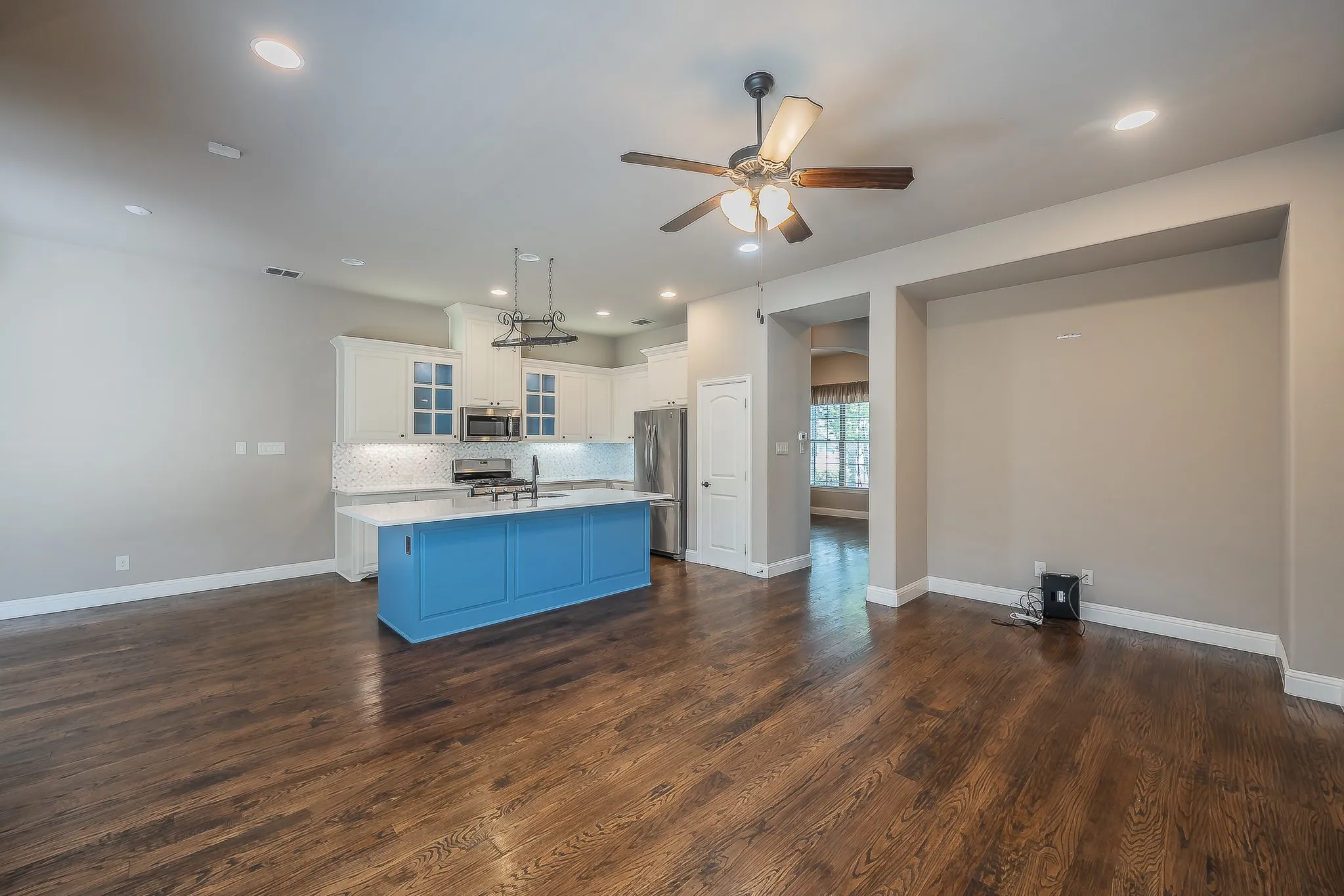 Townhouse For Sale in Tarrant County , 4017 Cascade Sky Drive, Arlington, Texas 76005, 2 Bedroom, 3 Bathroom, 2 Garage spaces, 1,878 Sqft, built in 2013, mls#21328217, Real Estate Agent in Arlington, Homes For Sale in Tarrant county, Homes For Sale in Arlington, Realtor in Arlington Texas, Real Estate Brokerage Independent Realty Texas, Luminita Cordes Realtor