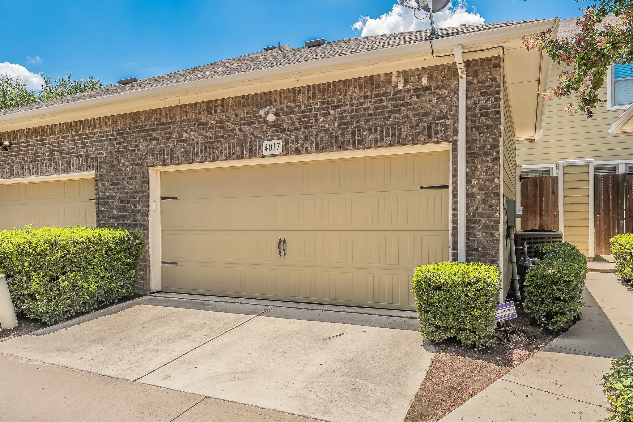 Townhouse For Sale in Tarrant County , 4017 Cascade Sky Drive, Arlington, Texas 76005, 2 Bedroom, 3 Bathroom, 2 Garage spaces, 1,878 Sqft, built in 2013, mls#21328217, Real Estate Agent in Arlington, Homes For Sale in Tarrant county, Homes For Sale in Arlington, Realtor in Arlington Texas, Real Estate Brokerage Independent Realty Texas, Luminita Cordes Realtor