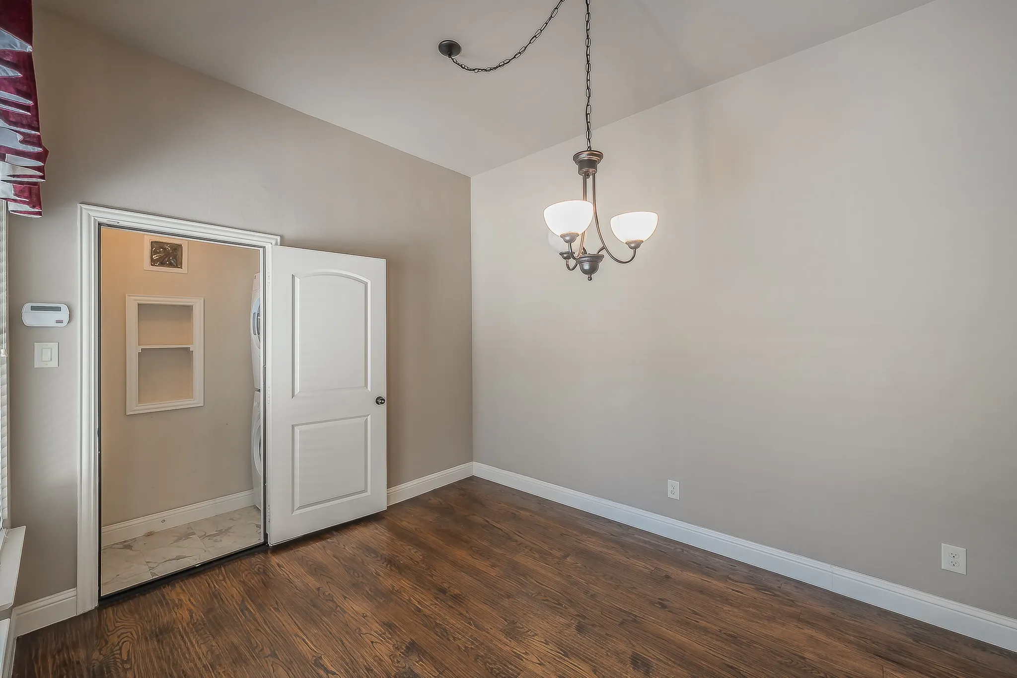 Townhouse For Sale in Tarrant County , 4017 Cascade Sky Drive, Arlington, Texas 76005, 2 Bedroom, 3 Bathroom, 2 Garage spaces, 1,878 Sqft, built in 2013, mls#21328217, Real Estate Agent in Arlington, Homes For Sale in Tarrant county, Homes For Sale in Arlington, Realtor in Arlington Texas, Real Estate Brokerage Independent Realty Texas, Luminita Cordes Realtor