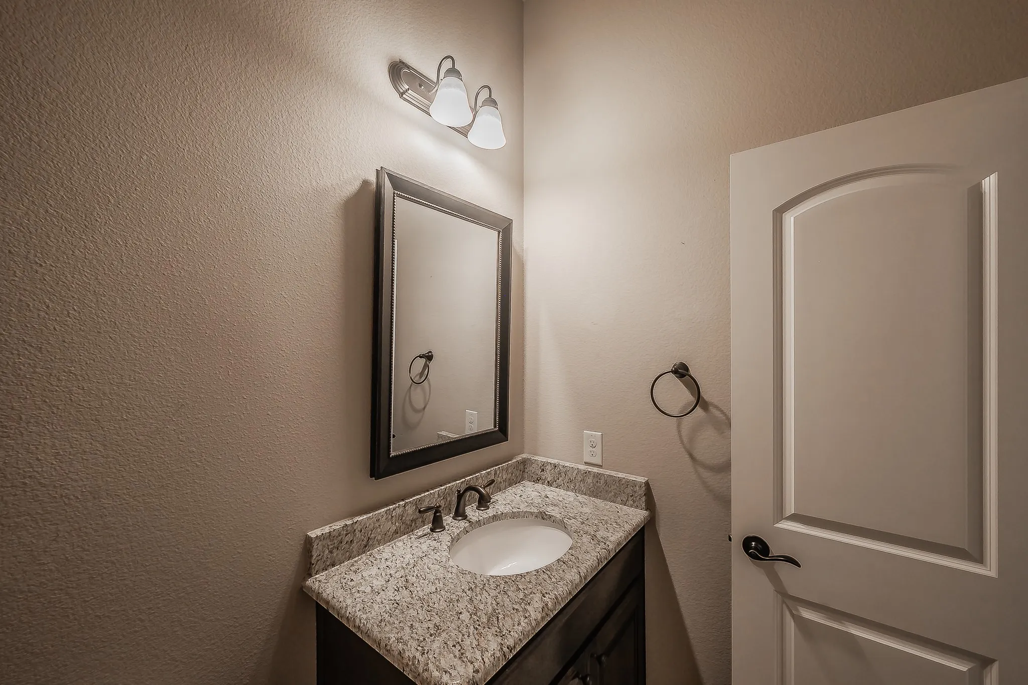 Townhouse For Sale in Tarrant County , 4017 Cascade Sky Drive, Arlington, Texas 76005, 2 Bedroom, 3 Bathroom, 2 Garage spaces, 1,878 Sqft, built in 2013, mls#21328217, Real Estate Agent in Arlington, Homes For Sale in Tarrant county, Homes For Sale in Arlington, Realtor in Arlington Texas, Real Estate Brokerage Independent Realty Texas, Luminita Cordes Realtor