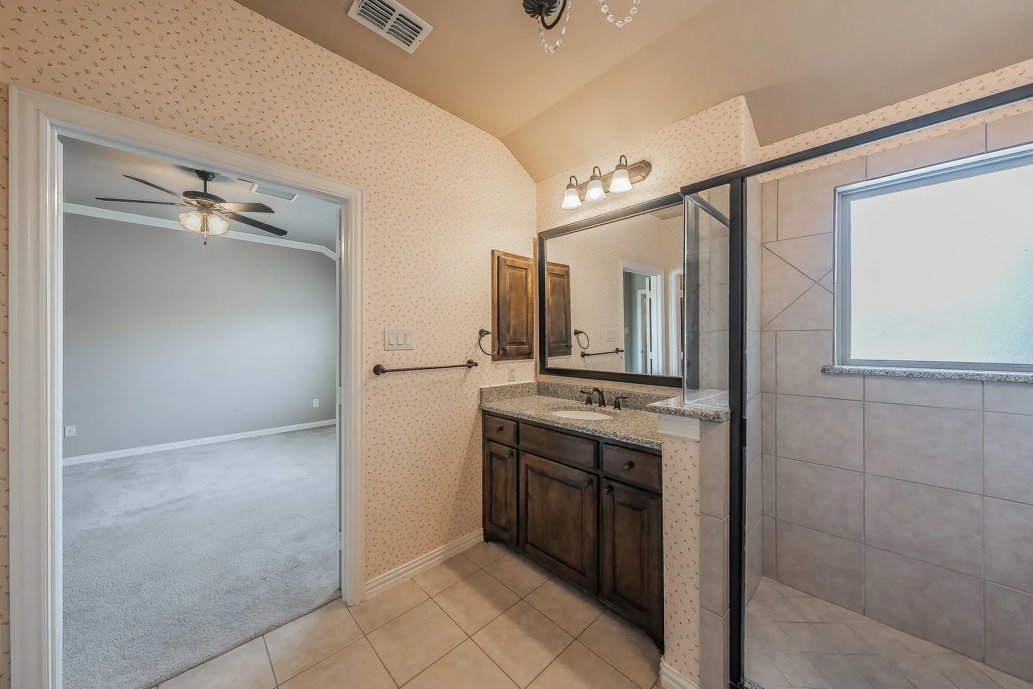 Townhouse For Sale in Tarrant County , 4017 Cascade Sky Drive, Arlington, Texas 76005, 2 Bedroom, 3 Bathroom, 2 Garage spaces, 1,878 Sqft, built in 2013, mls#21328217, Real Estate Agent in Arlington, Homes For Sale in Tarrant county, Homes For Sale in Arlington, Realtor in Arlington Texas, Real Estate Brokerage Independent Realty Texas, Luminita Cordes Realtor