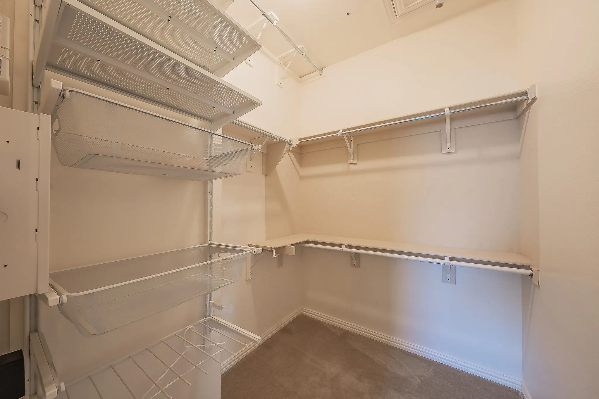 Townhouse For Sale in Tarrant County , 4017 Cascade Sky Drive, Arlington, Texas 76005, 2 Bedroom, 3 Bathroom, 2 Garage spaces, 1,878 Sqft, built in 2013, mls#21328217, Real Estate Agent in Arlington, Homes For Sale in Tarrant county, Homes For Sale in Arlington, Realtor in Arlington Texas, Real Estate Brokerage Independent Realty Texas, Luminita Cordes Realtor