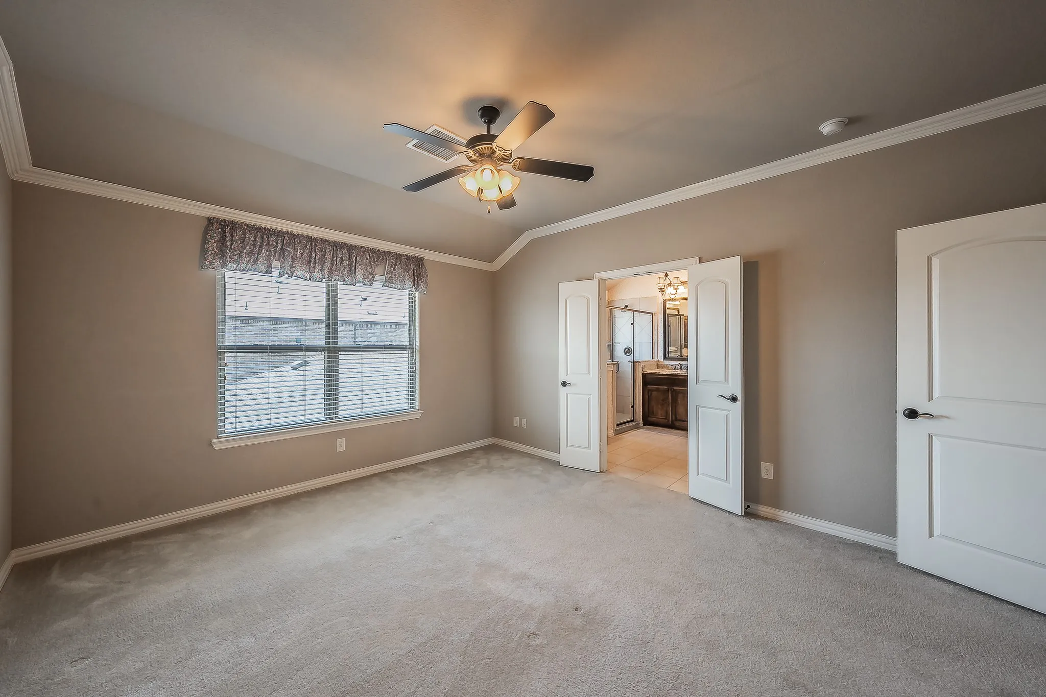 Townhouse For Sale in Tarrant County , 4017 Cascade Sky Drive, Arlington, Texas 76005, 2 Bedroom, 3 Bathroom, 2 Garage spaces, 1,878 Sqft, built in 2013, mls#21328217, Real Estate Agent in Arlington, Homes For Sale in Tarrant county, Homes For Sale in Arlington, Realtor in Arlington Texas, Real Estate Brokerage Independent Realty Texas, Luminita Cordes Realtor