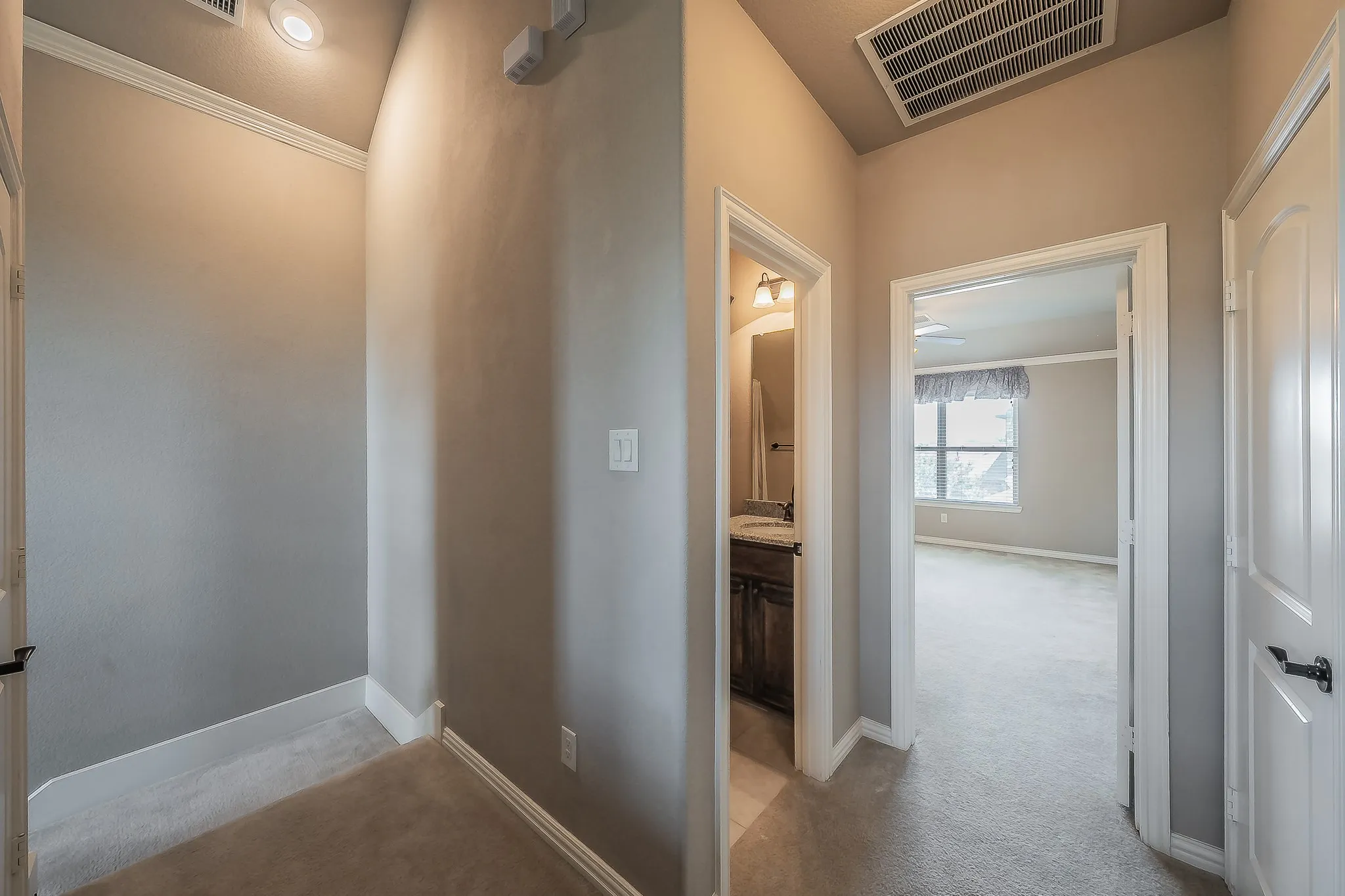 Townhouse For Sale in Tarrant County , 4017 Cascade Sky Drive, Arlington, Texas 76005, 2 Bedroom, 3 Bathroom, 2 Garage spaces, 1,878 Sqft, built in 2013, mls#21328217, Real Estate Agent in Arlington, Homes For Sale in Tarrant county, Homes For Sale in Arlington, Realtor in Arlington Texas, Real Estate Brokerage Independent Realty Texas, Luminita Cordes Realtor