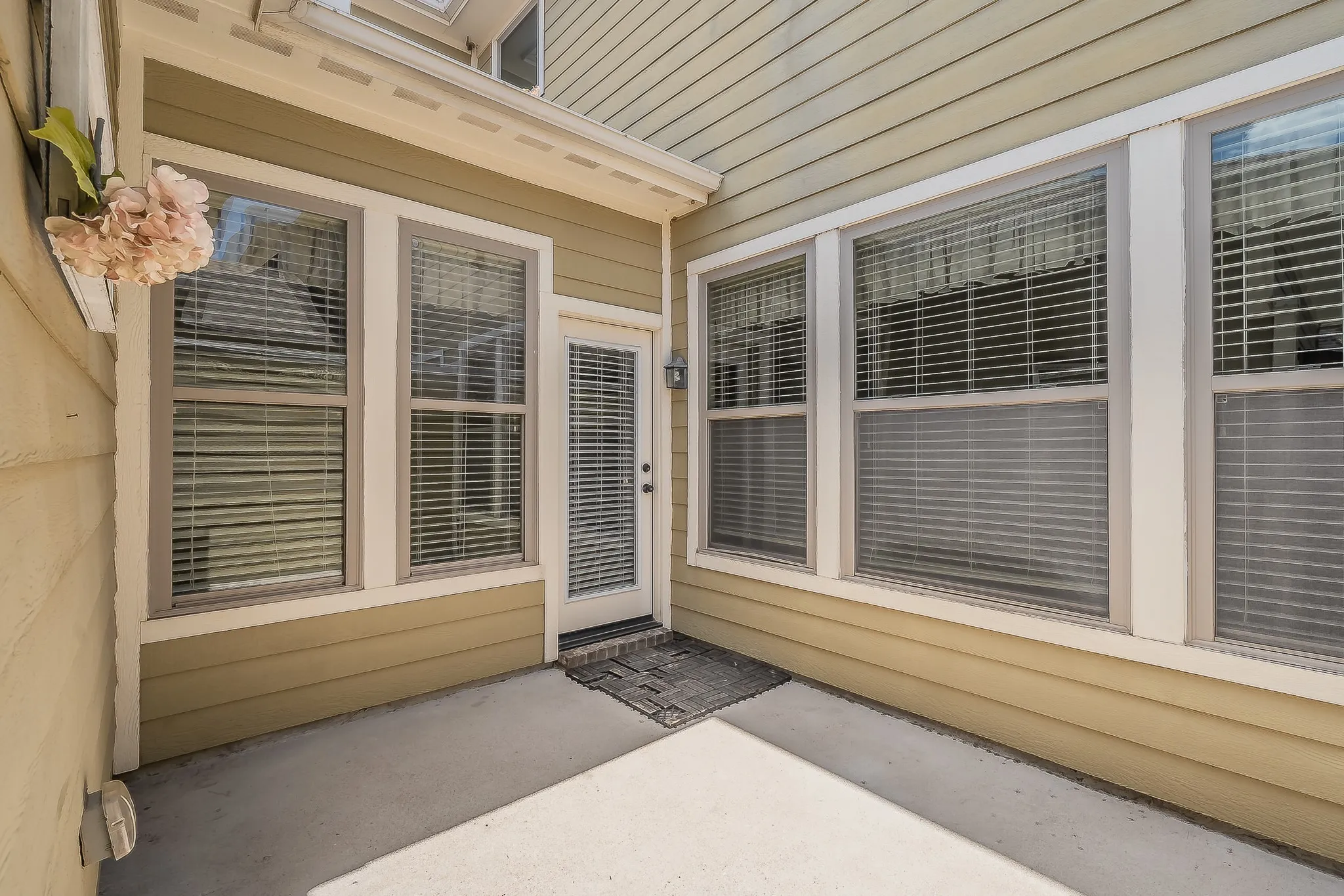 Townhouse For Sale in Tarrant County , 4017 Cascade Sky Drive, Arlington, Texas 76005, 2 Bedroom, 3 Bathroom, 2 Garage spaces, 1,878 Sqft, built in 2013, mls#21328217, Real Estate Agent in Arlington, Homes For Sale in Tarrant county, Homes For Sale in Arlington, Realtor in Arlington Texas, Real Estate Brokerage Independent Realty Texas, Luminita Cordes Realtor