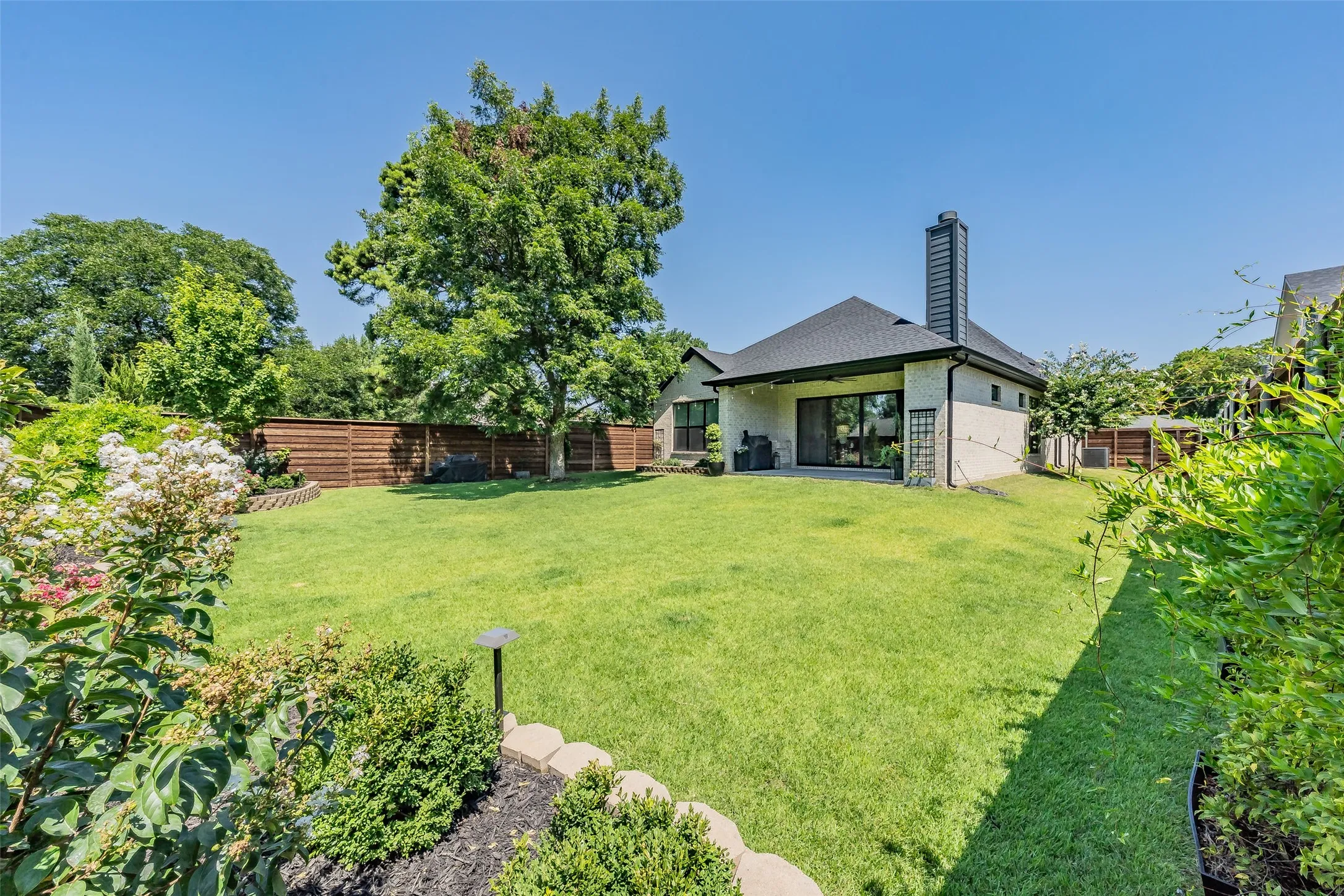 Single Family Residence For Sale in Tarrant County , 1209 Hilltop Drive TX, Grapevine, Texas 76051, 3 Bedroom, 2 Bathroom, 2 Garage spaces, 2,145 Sqft, built in 2021, mls#21328209, Real Estate Agent in Grapevine, Homes For Sale in Tarrant county, Homes For Sale in Grapevine, Realtor in Grapevine Texas, Real Estate Brokerage Independent Realty Texas, Luminita Cordes Realtor
