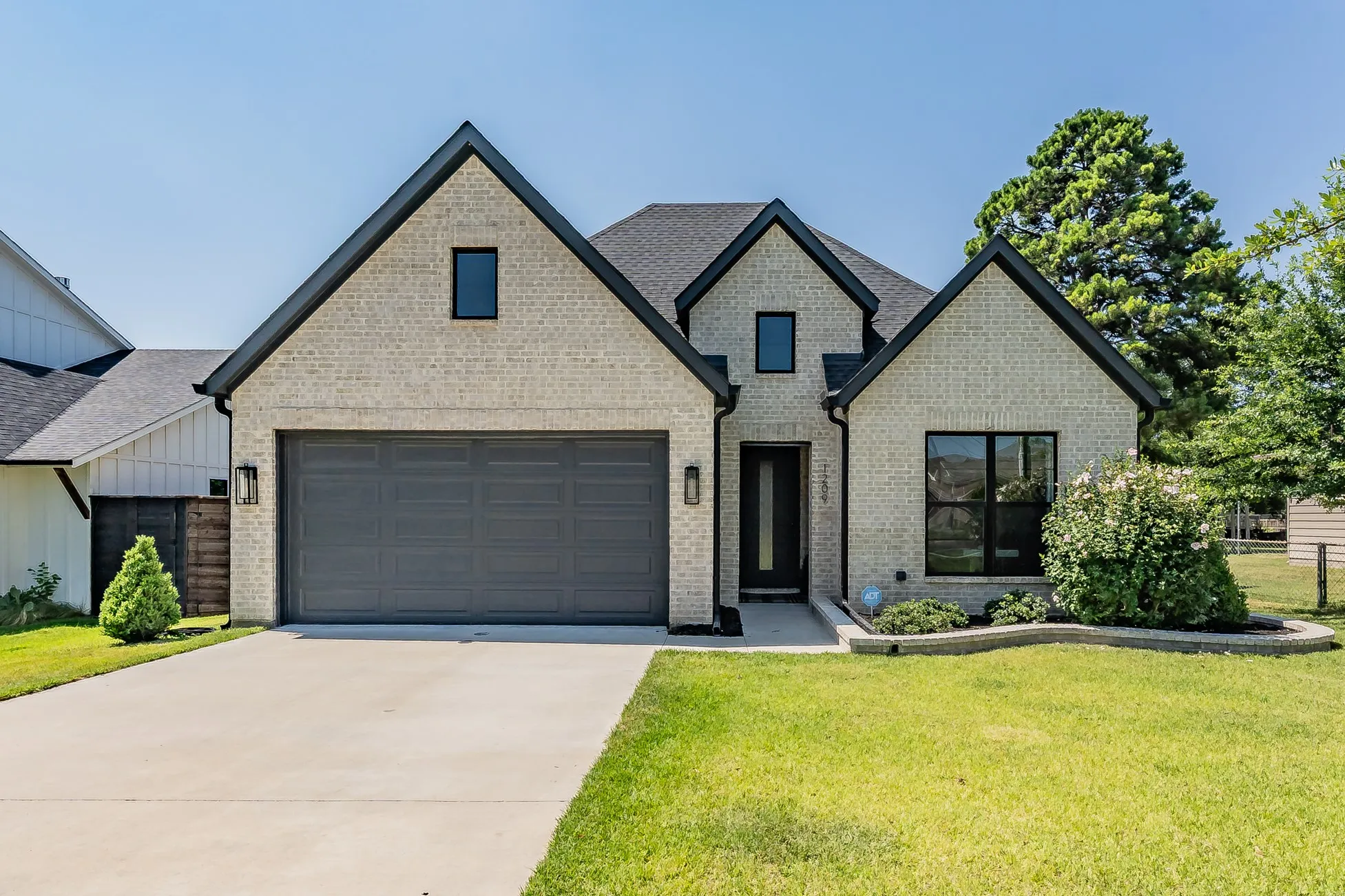 Single Family Residence For Sale in Tarrant County , 1209 Hilltop Drive TX, Grapevine, Texas 76051, 3 Bedroom, 2 Bathroom, 2 Garage spaces, 2,145 Sqft, built in 2021, mls#21328209, Real Estate Agent in Grapevine, Homes For Sale in Tarrant county, Homes For Sale in Grapevine, Realtor in Grapevine Texas, Real Estate Brokerage Independent Realty Texas, Luminita Cordes Realtor