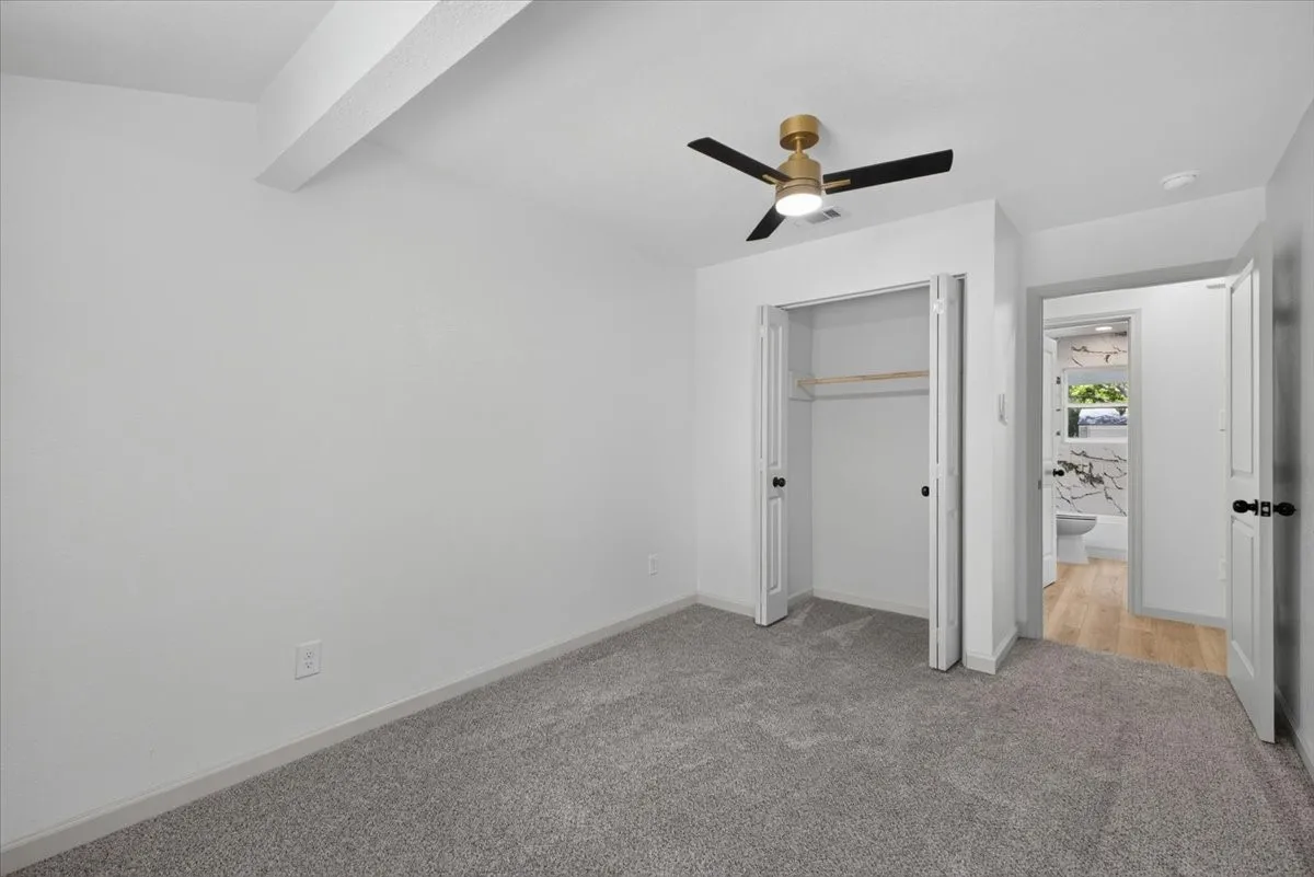 Single Family Residence For Sale in Johnson County , 205 Summercrest Boulevard, Burleson, Texas 76028, 3 Bedroom, 1 Bathroom, 1 Garage spaces, 1,018 Sqft, built in 1960, mls#21327223, Real Estate Agent in Burleson, Homes For Sale in Johnson county, Homes For Sale in Burleson, Realtor in Burleson Texas, Real Estate Brokerage Independent Realty Texas, Luminita Cordes Realtor