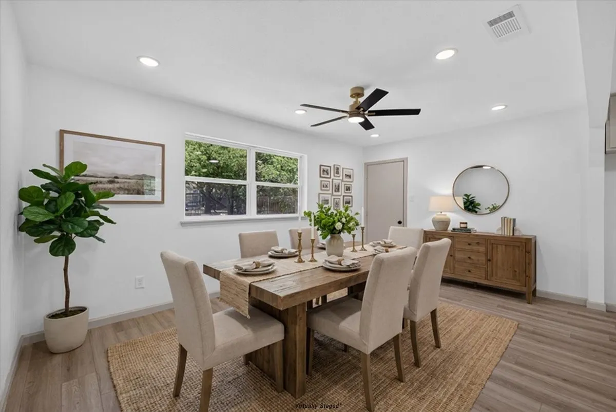 Single Family Residence For Sale in Johnson County , 205 Summercrest Boulevard, Burleson, Texas 76028, 3 Bedroom, 1 Bathroom, 1 Garage spaces, 1,018 Sqft, built in 1960, mls#21327223, Real Estate Agent in Burleson, Homes For Sale in Johnson county, Homes For Sale in Burleson, Realtor in Burleson Texas, Real Estate Brokerage Independent Realty Texas, Luminita Cordes Realtor