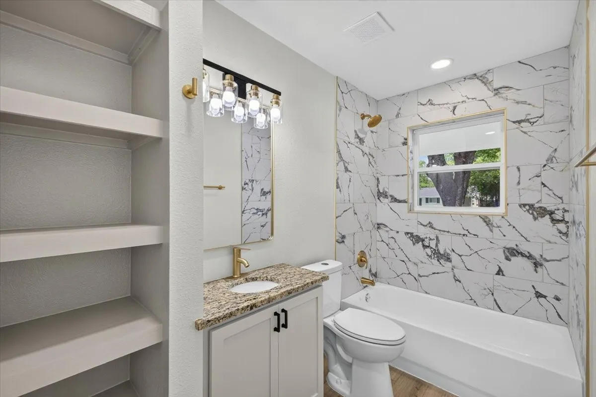 Single Family Residence For Sale in Johnson County , 205 Summercrest Boulevard, Burleson, Texas 76028, 3 Bedroom, 1 Bathroom, 1 Garage spaces, 1,018 Sqft, built in 1960, mls#21327223, Real Estate Agent in Burleson, Homes For Sale in Johnson county, Homes For Sale in Burleson, Realtor in Burleson Texas, Real Estate Brokerage Independent Realty Texas, Luminita Cordes Realtor