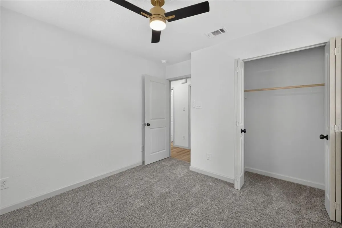 Single Family Residence For Sale in Johnson County , 205 Summercrest Boulevard, Burleson, Texas 76028, 3 Bedroom, 1 Bathroom, 1 Garage spaces, 1,018 Sqft, built in 1960, mls#21327223, Real Estate Agent in Burleson, Homes For Sale in Johnson county, Homes For Sale in Burleson, Realtor in Burleson Texas, Real Estate Brokerage Independent Realty Texas, Luminita Cordes Realtor
