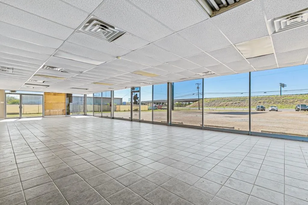 Warehouse For Sale in Kaufman County , 5878 W US Highway 80, Terrell, Texas 75160, 0, 0, Garage spaces, 0 Sqft, built in 1976, Price $1,499,900, mls#21328232, Real Estate Agent in Terrell, Homes For Sale in Kaufman county, Homes For Sale in Terrell, Realtor in Terrell Texas, Real Estate Brokerage Independent Realty Texas, Luminita Cordes Realtor