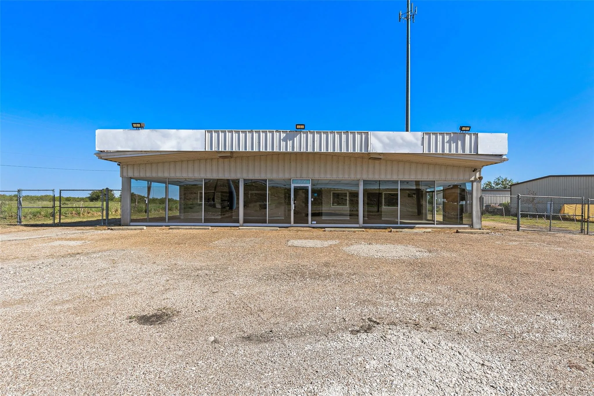 Warehouse For Sale in Kaufman County , 5878 W US Highway 80, Terrell, Texas 75160, 0, 0, Garage spaces, 0 Sqft, built in 1976, Price $1,499,900, mls#21328232, Real Estate Agent in Terrell, Homes For Sale in Kaufman county, Homes For Sale in Terrell, Realtor in Terrell Texas, Real Estate Brokerage Independent Realty Texas, Luminita Cordes Realtor